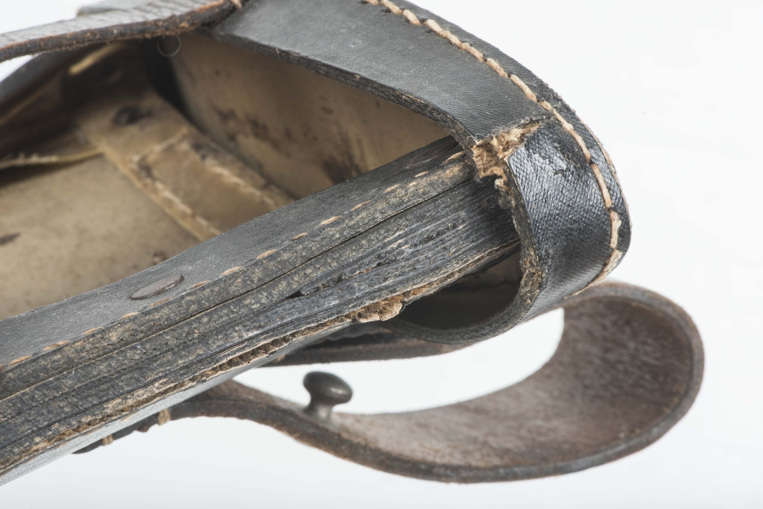 First pattern folding E-tool carrier marked Lederwarenwerk, Curt Vogel 1940 — image 11