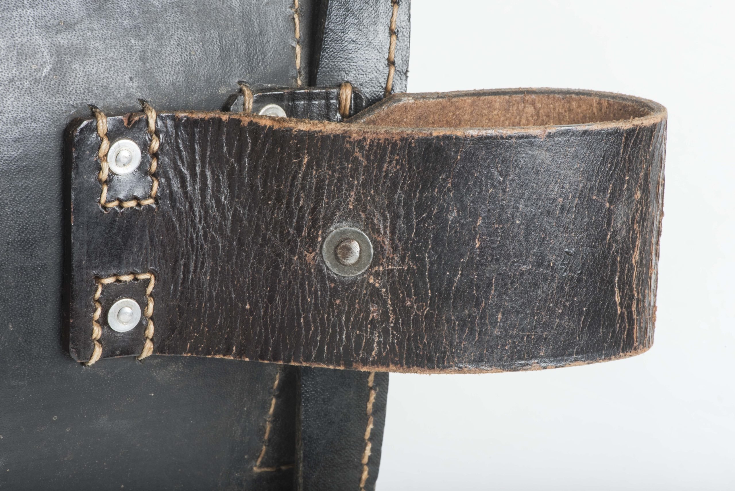 First pattern folding E-tool carrier marked Lederwarenwerk, Curt Vogel 1940 — image 12