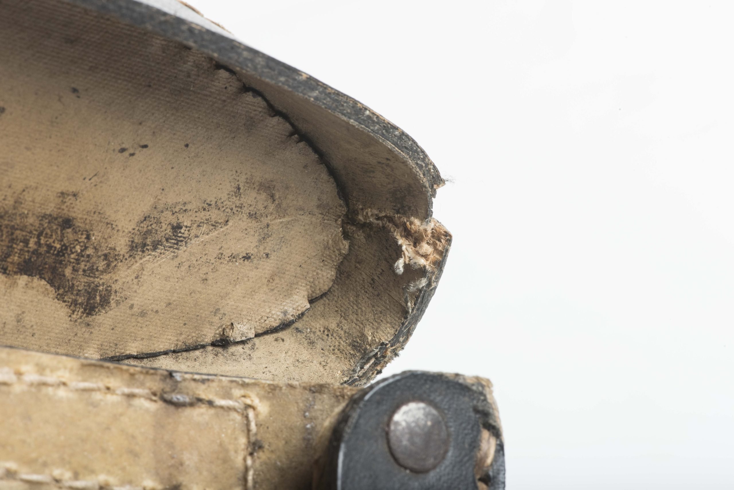 First pattern folding E-tool carrier marked Lederwarenwerk, Curt Vogel 1940 — image 3