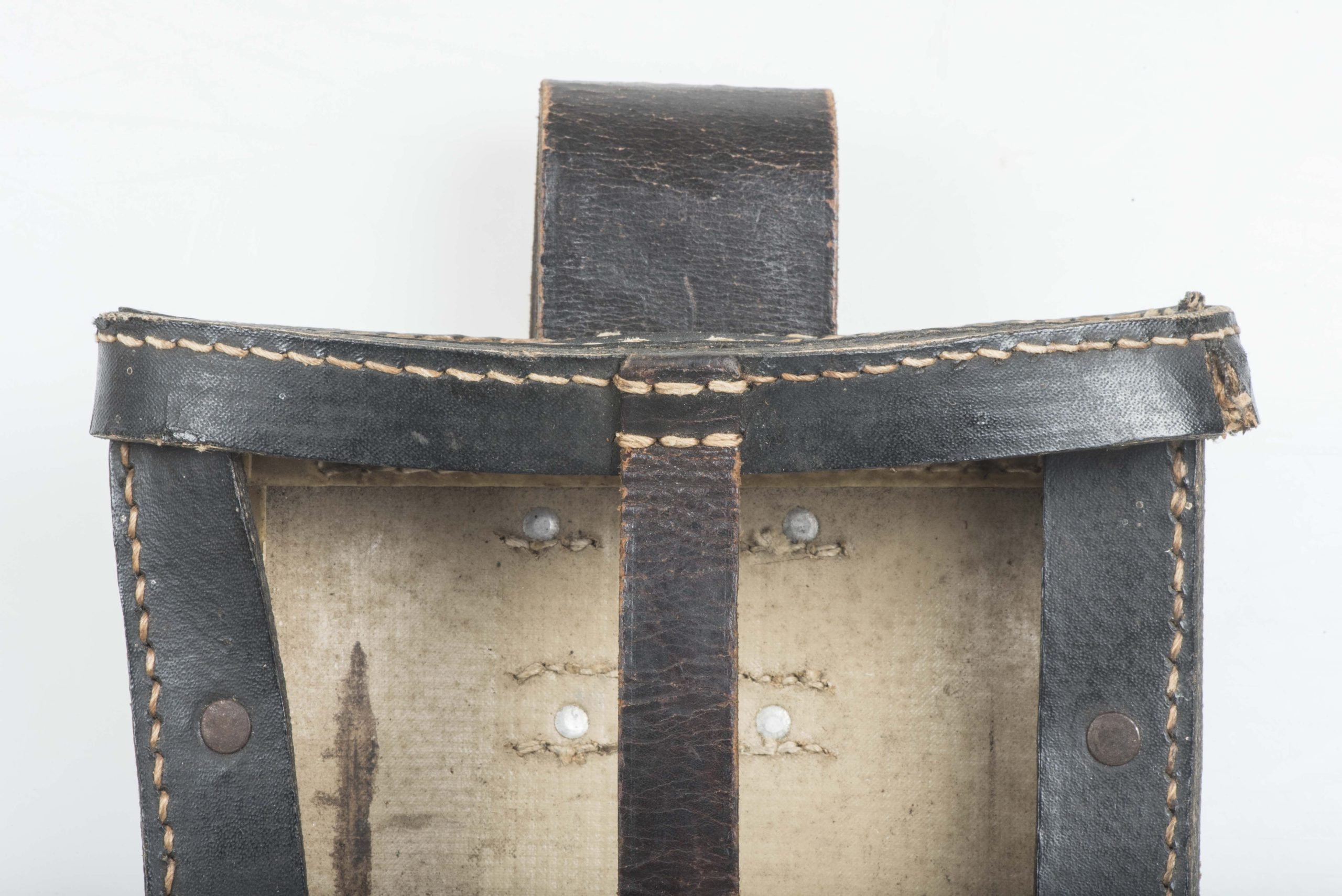 First pattern folding E-tool carrier marked Lederwarenwerk, Curt Vogel 1940 — image 5