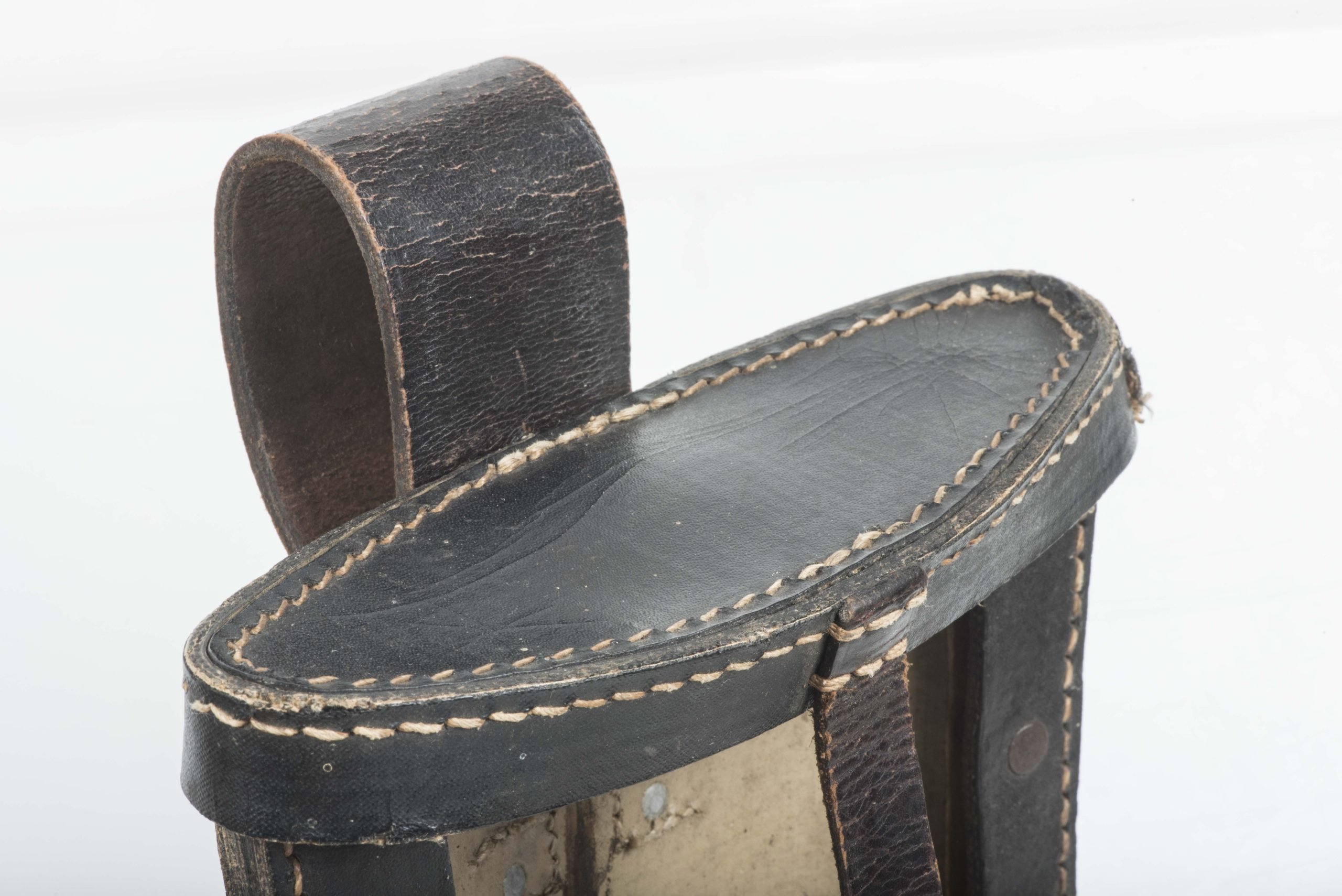 First pattern folding E-tool carrier marked Lederwarenwerk, Curt Vogel 1940 — image 6