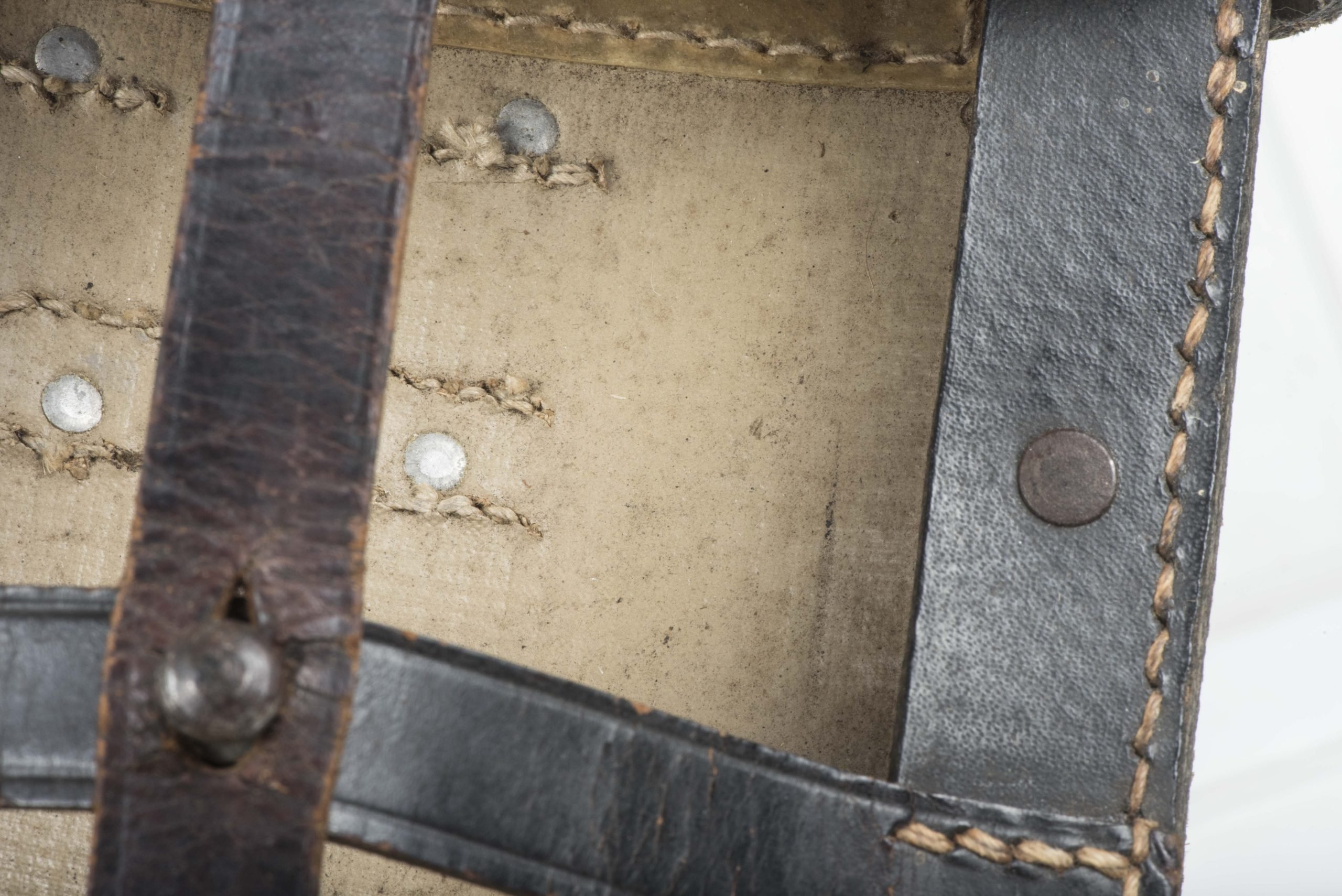 First pattern folding E-tool carrier marked Lederwarenwerk, Curt Vogel 1940 — image 8