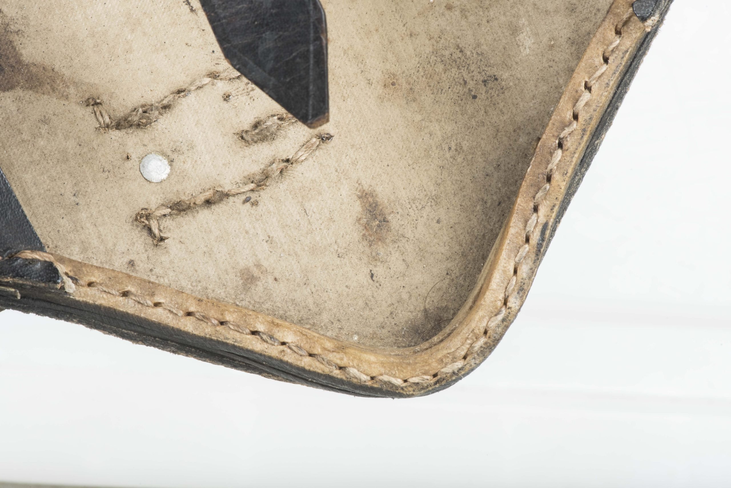 First pattern folding E-tool carrier marked Lederwarenwerk, Curt Vogel 1940 — image 9