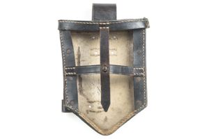 First pattern folding E-tool carrier marked Lederwarenwerk, Curt Vogel 1940