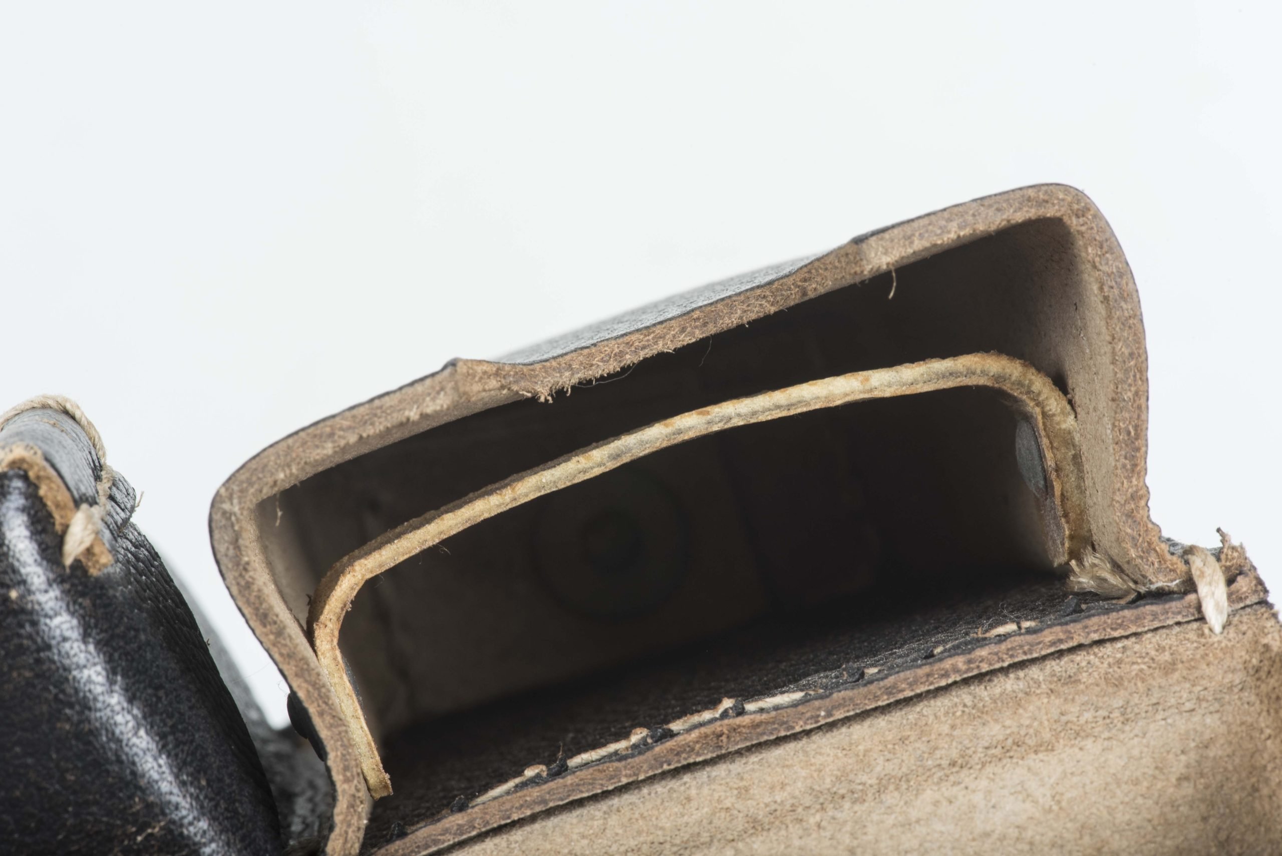 Unissued matching K98 ammunition pouches marked RBNr. 0/0675/0122 — image 10