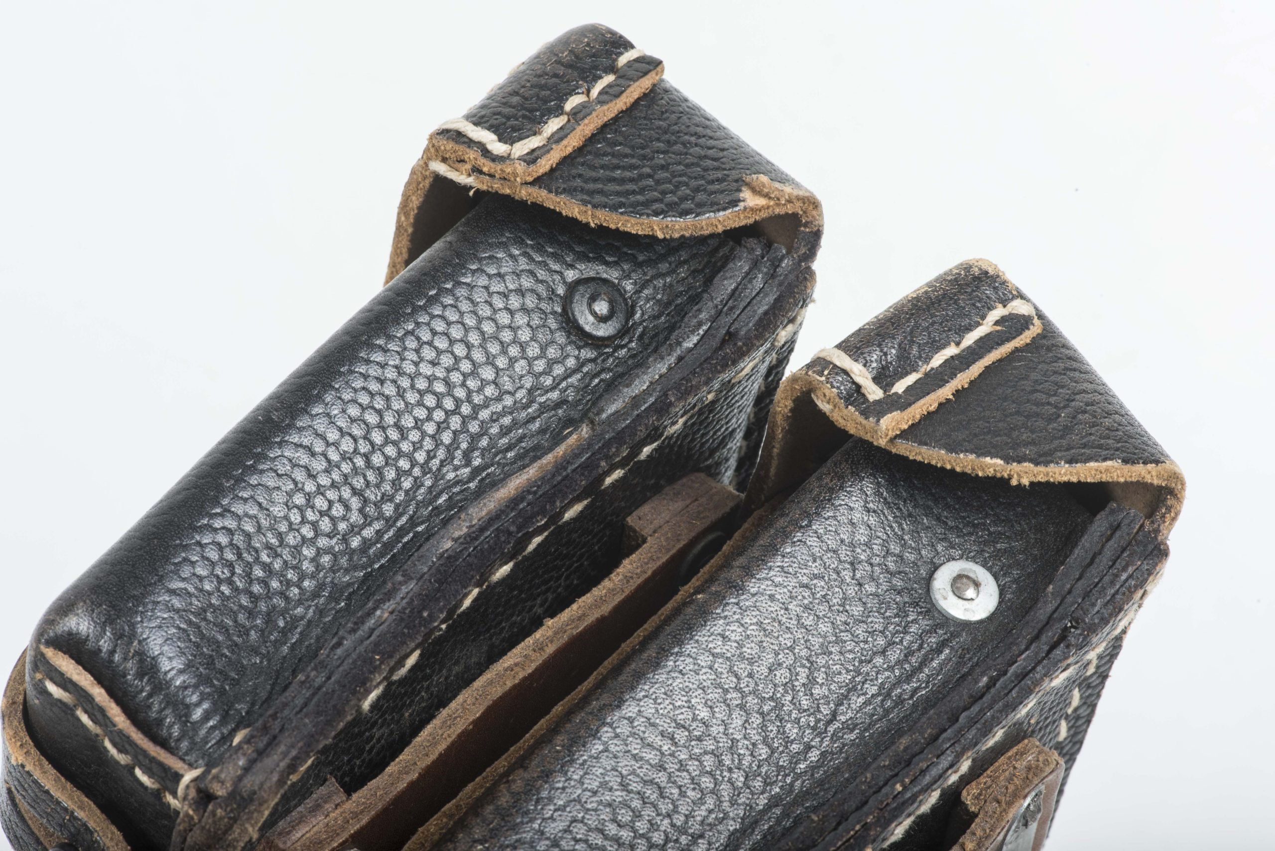 Unissued matching K98 ammunition pouches marked RBNr. 0/0675/0122 — image 5