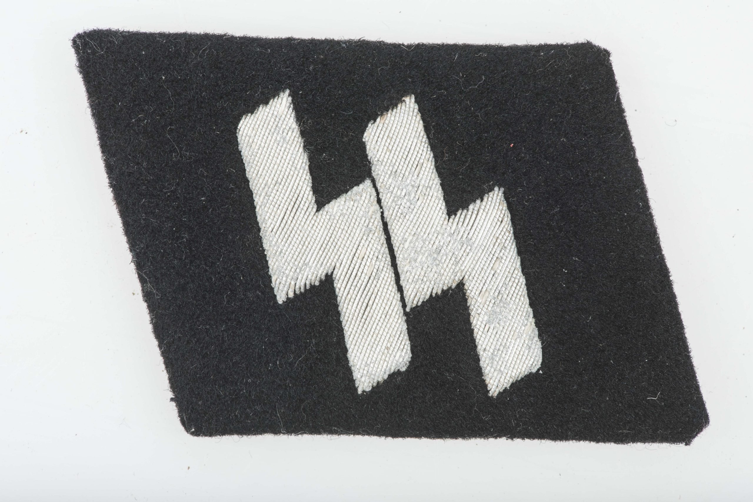 Matching Waffen-SS NCO collar tabs for a SS-Oberscharführer — image 3