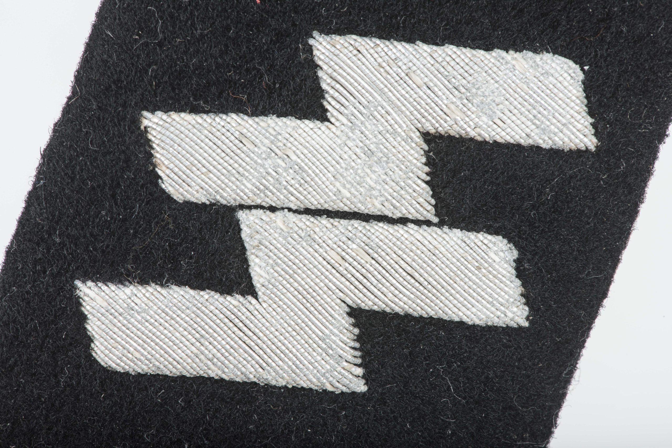 Matching Waffen-SS NCO collar tabs for a SS-Oberscharführer — image 5