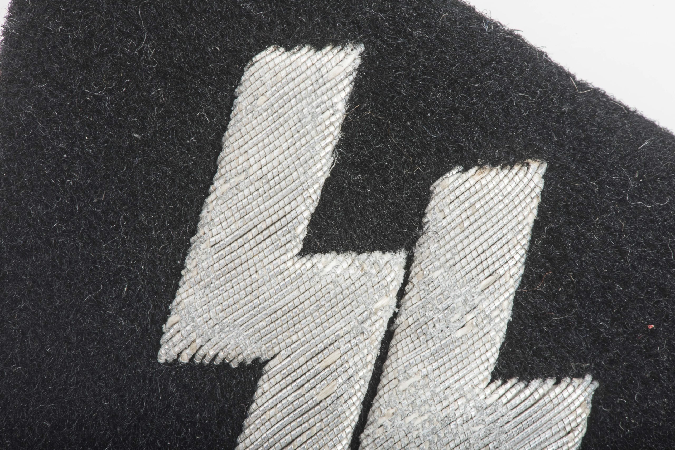 Matching Waffen-SS NCO collar tabs for a SS-Oberscharführer — image 6