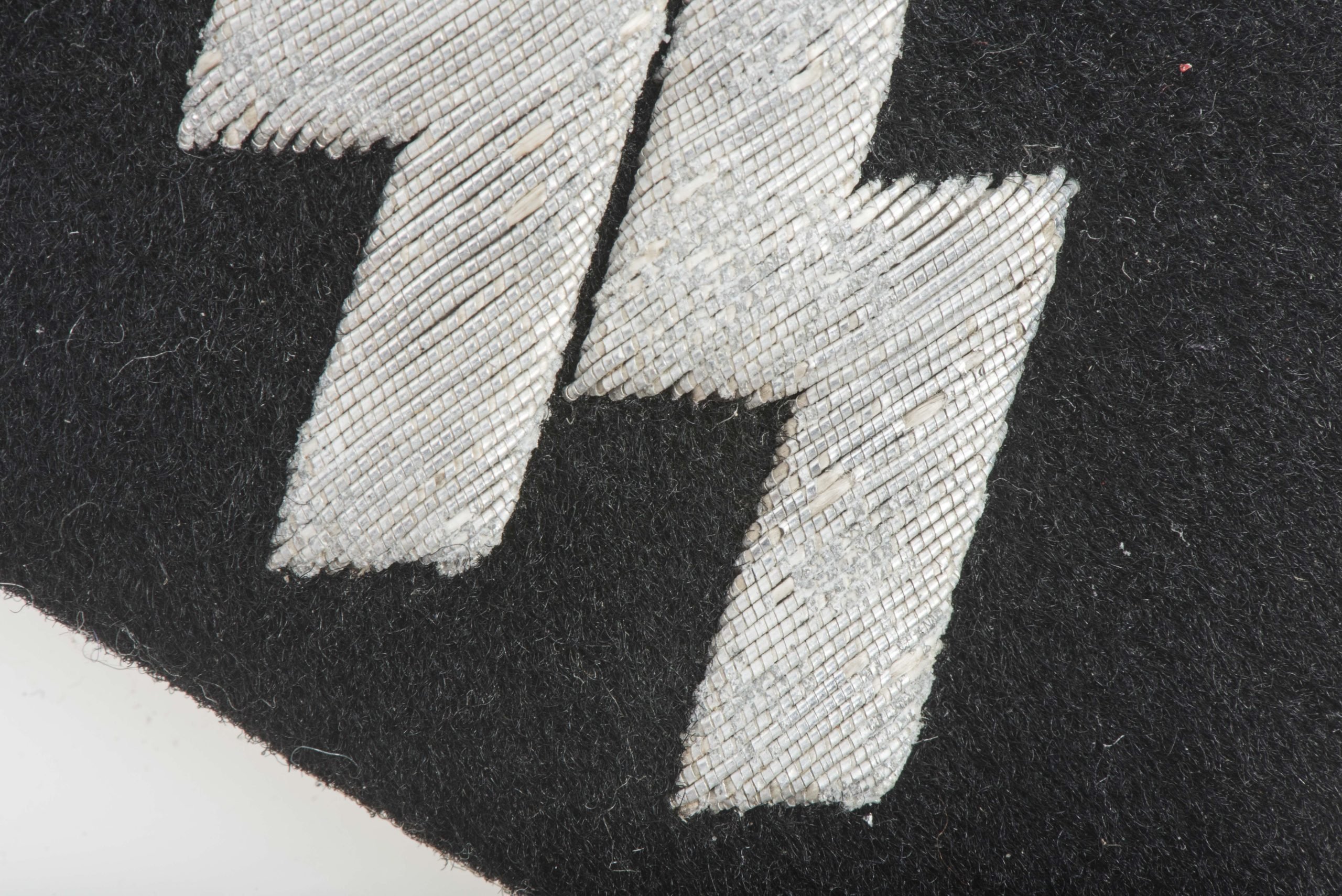 Matching Waffen-SS NCO collar tabs for a SS-Oberscharführer — image 7