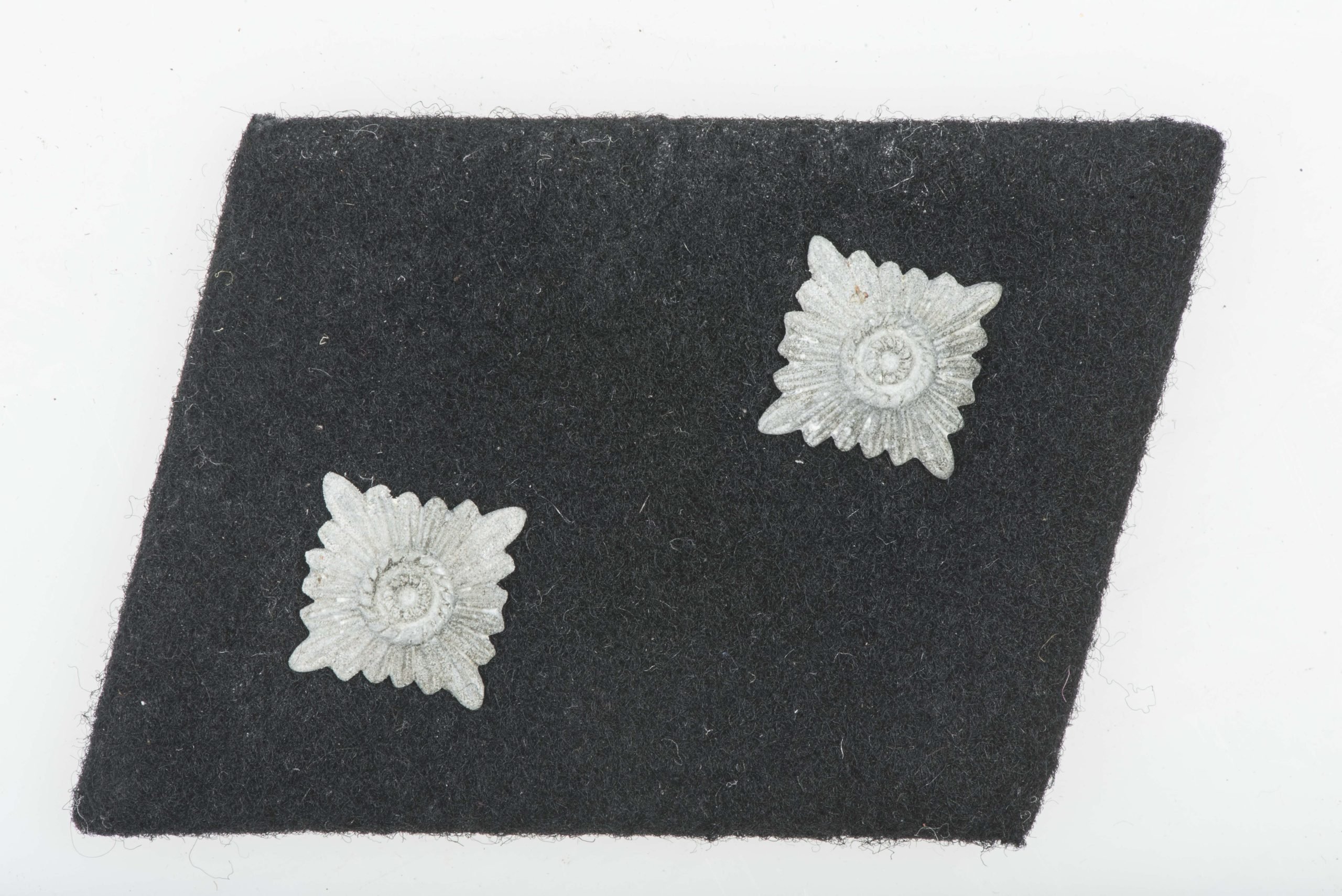 Matching Waffen-SS NCO collar tabs for a SS-Oberscharführer — image 8