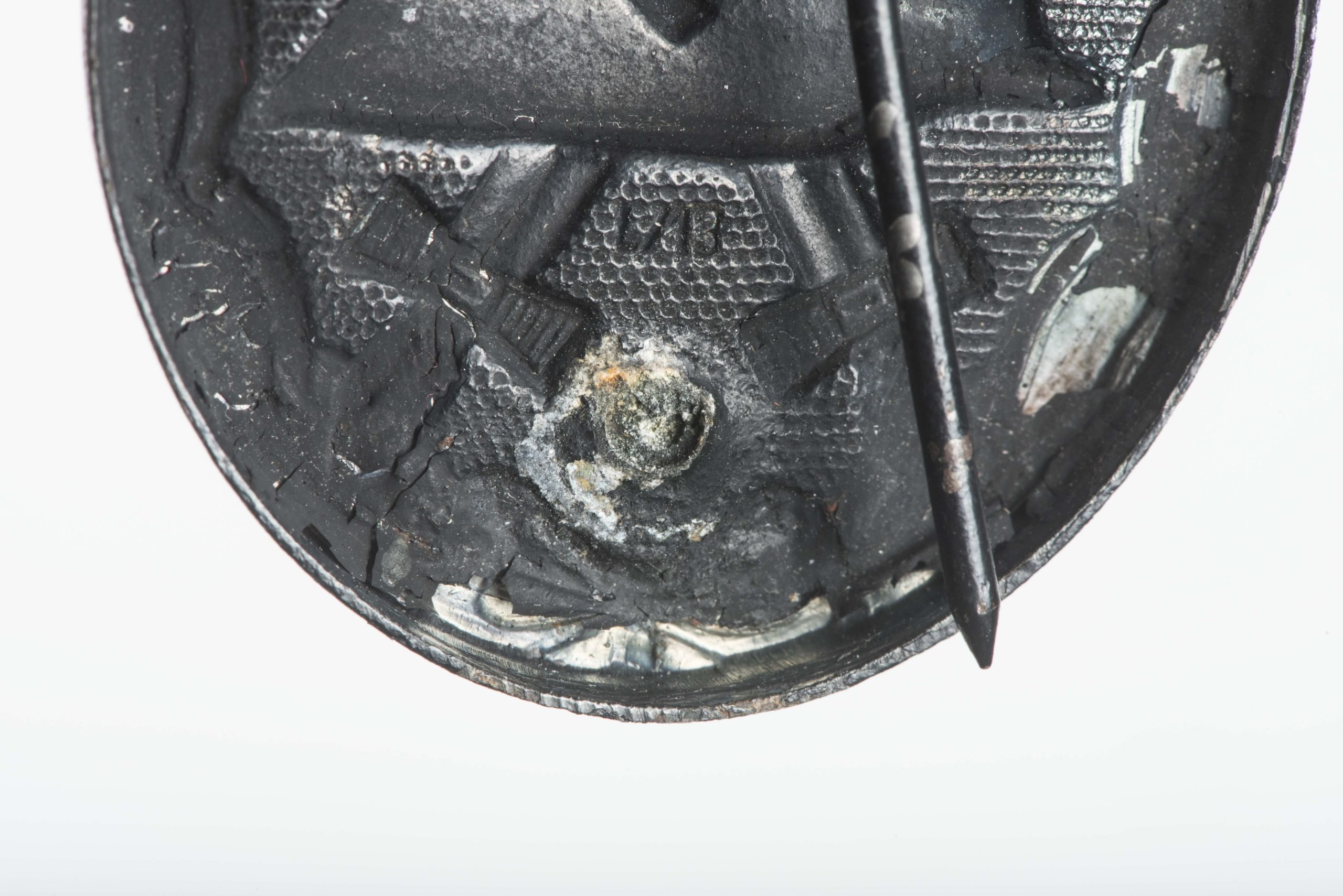Black wound badge marked L/13 — image 4