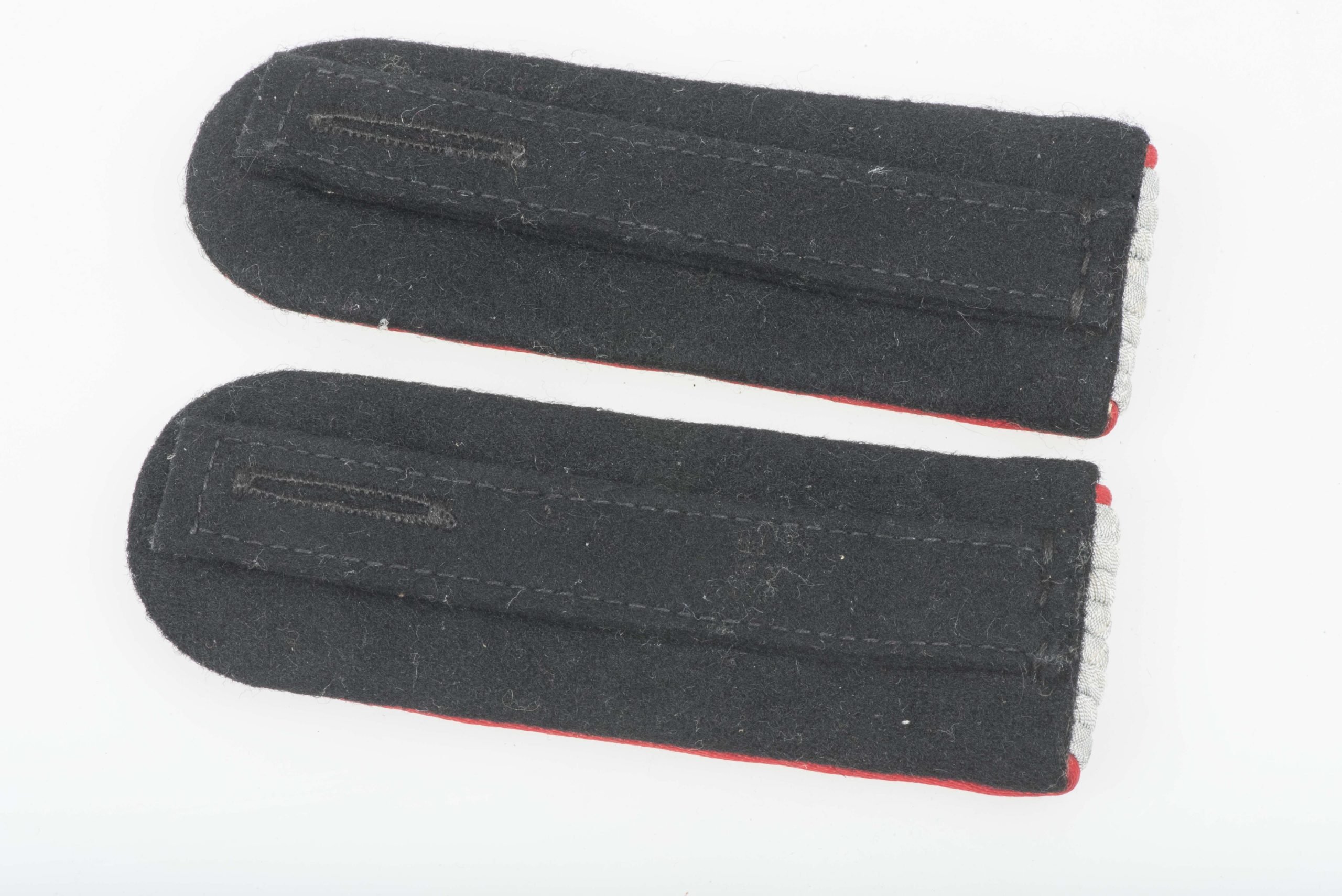 Rare Waffen-SS shoulderstraps for a Untersturmführer der (Sturm-)Artillerie — image 2