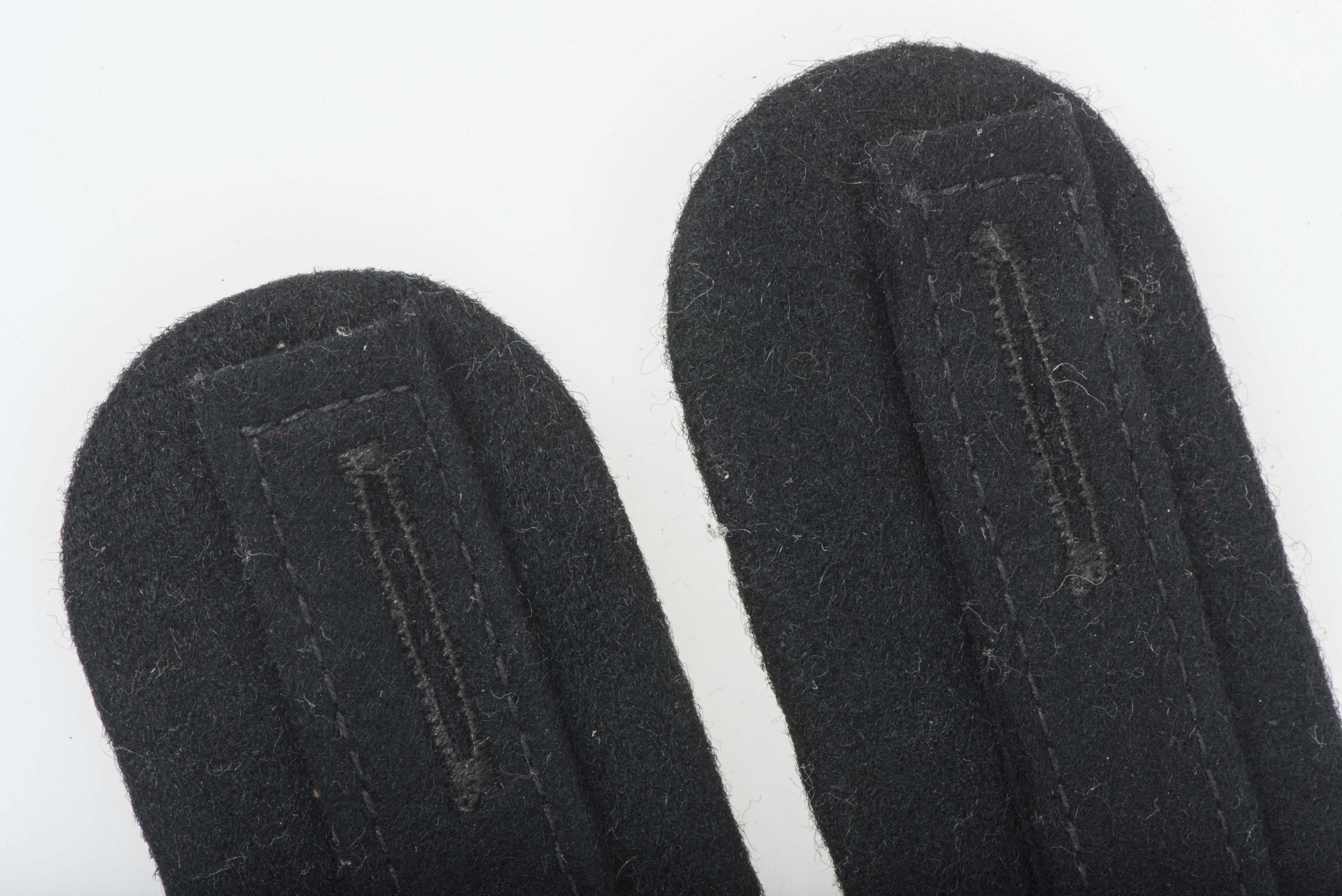 Rare Waffen-SS shoulderstraps for a Untersturmführer der (Sturm-)Artillerie — image 3