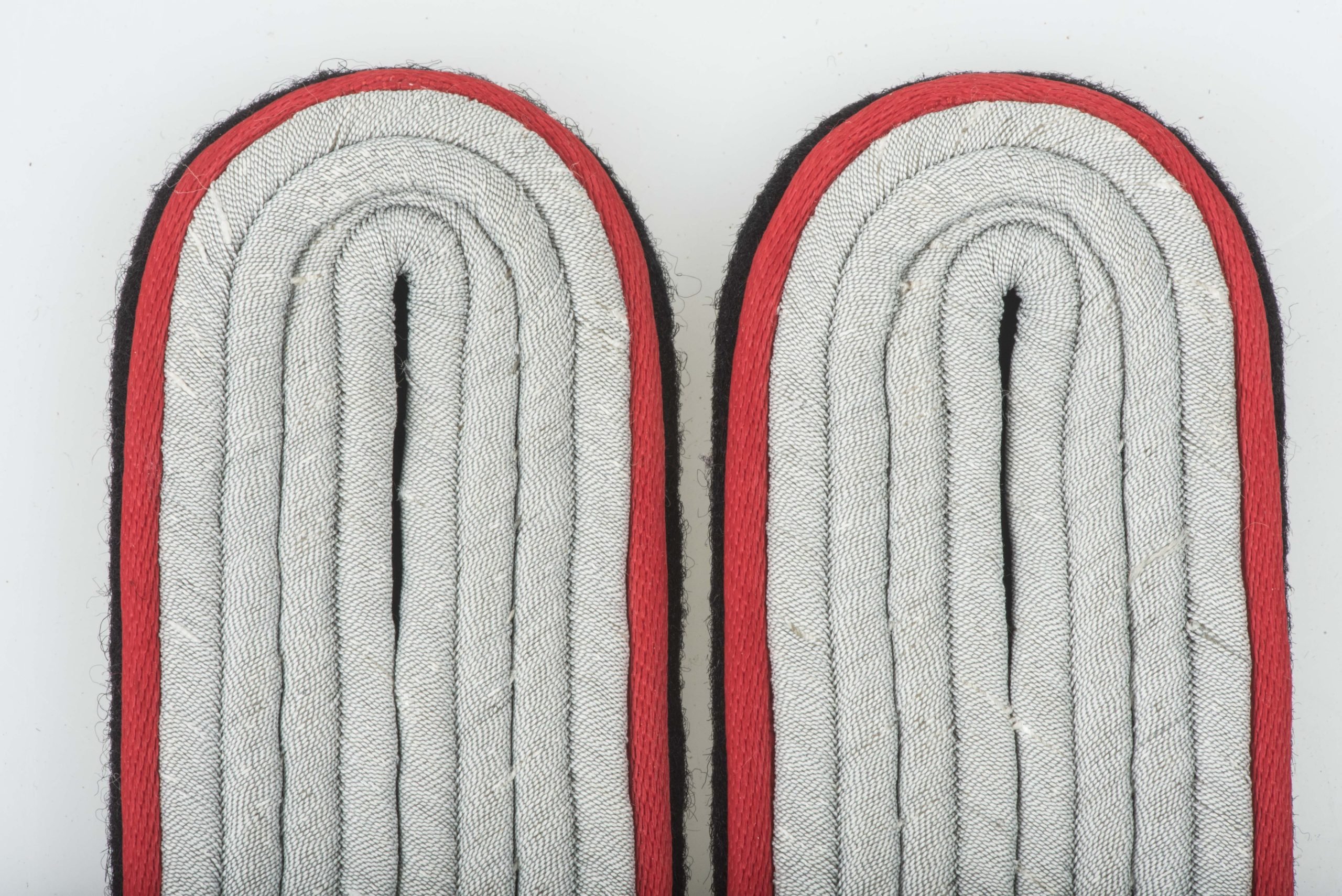 Rare Waffen-SS shoulderstraps for a Untersturmführer der (Sturm-)Artillerie — image 4