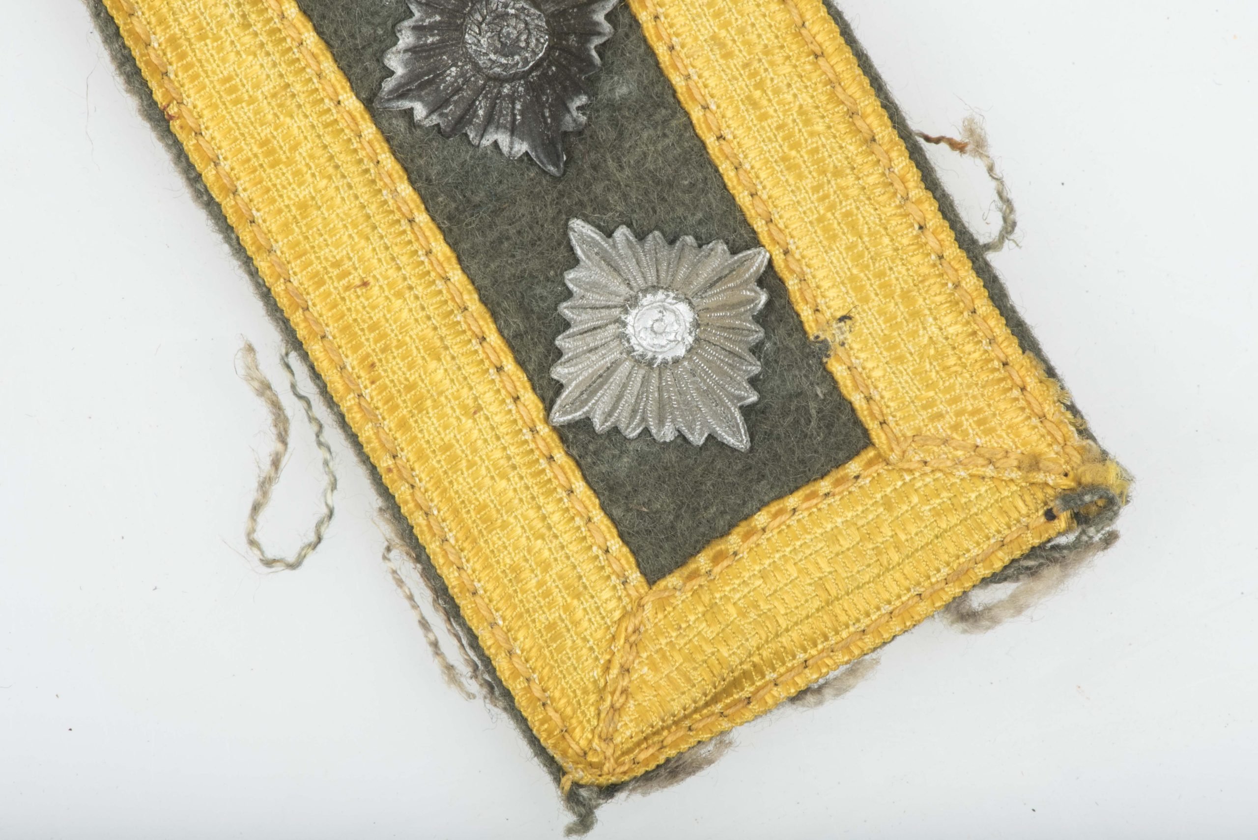Single Kriegsmarine NCO shoulderstrap for a Oberfeldwebel der Küstenartillerie — image 3