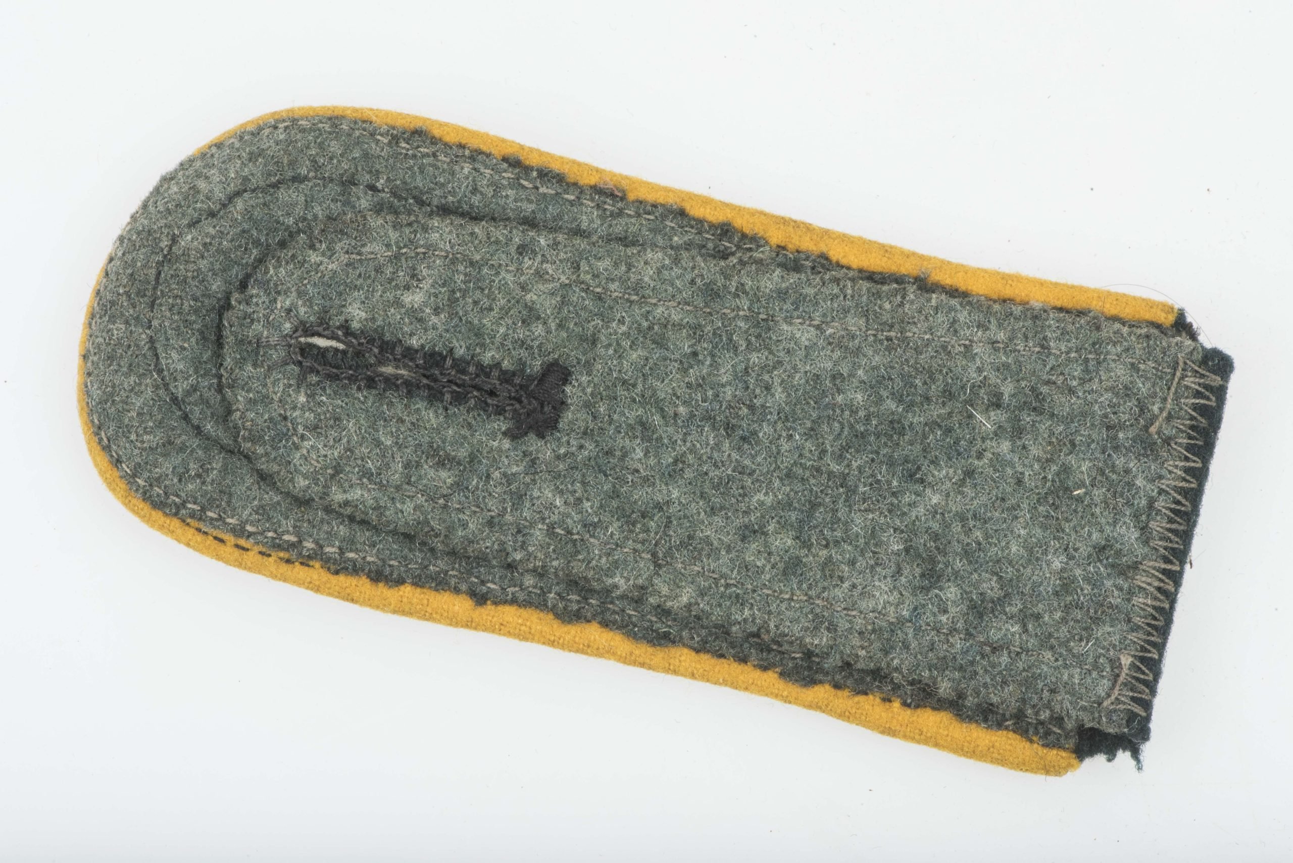 Single Heer NCO shoulderstrap for a Unteroffizier der Kavalerie u. Aufklärung — image 4