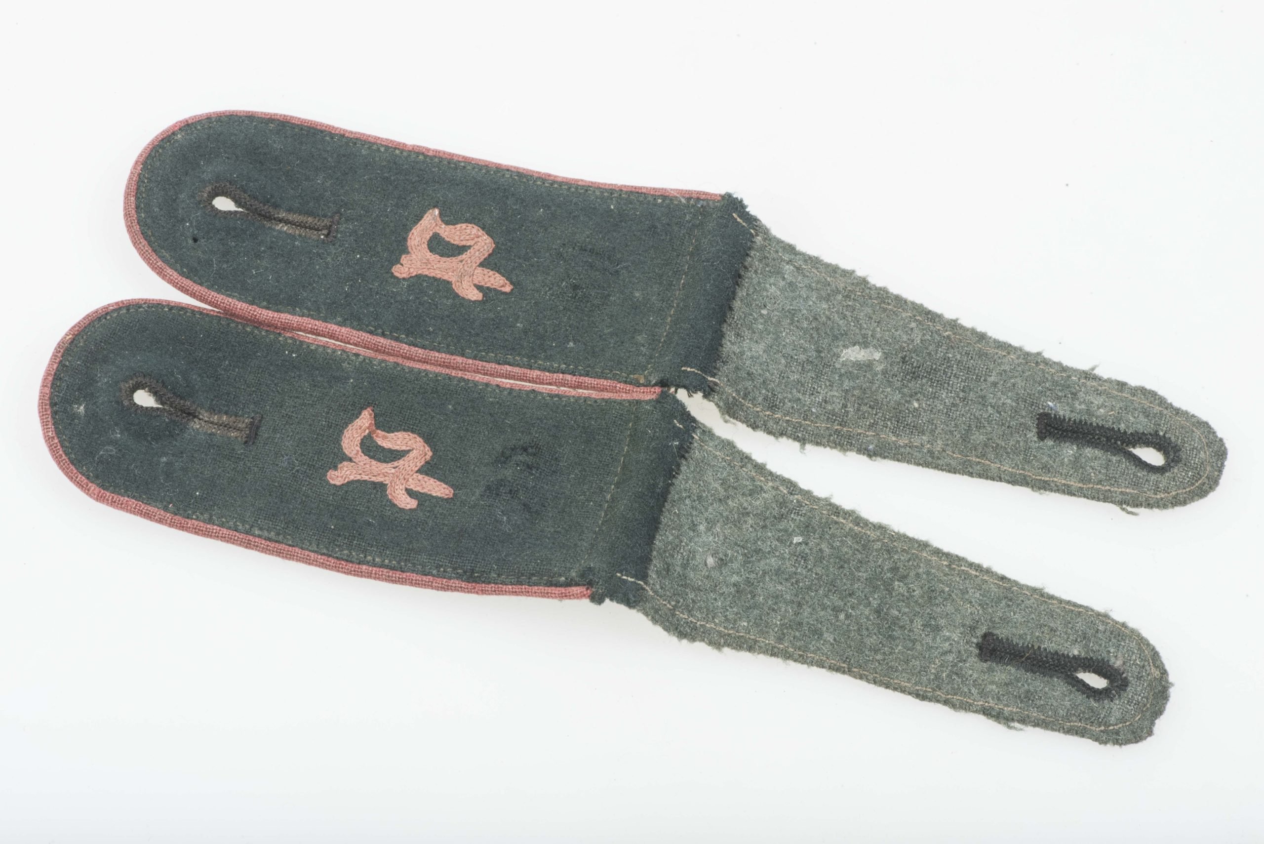 Rare M36 EM shoulderstraps for Panzerjäger — image 8