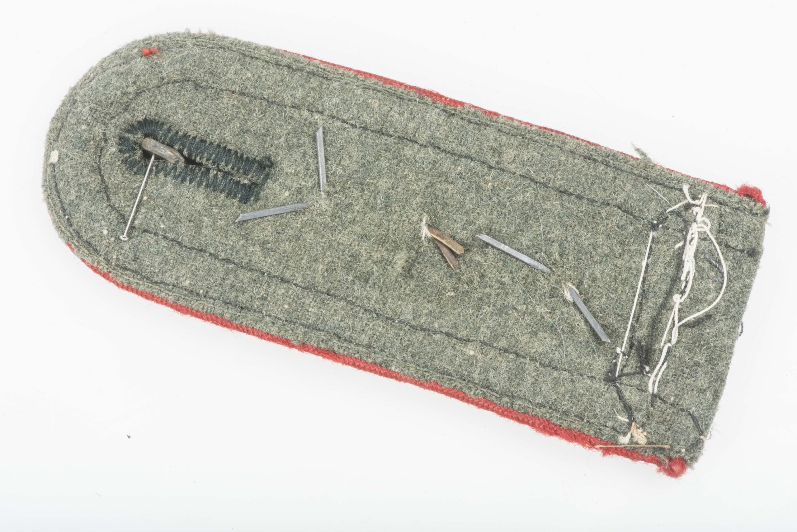 Single Heer NCO shoulderstrap for a Hauptfeldwebel der AR 8 — image 2