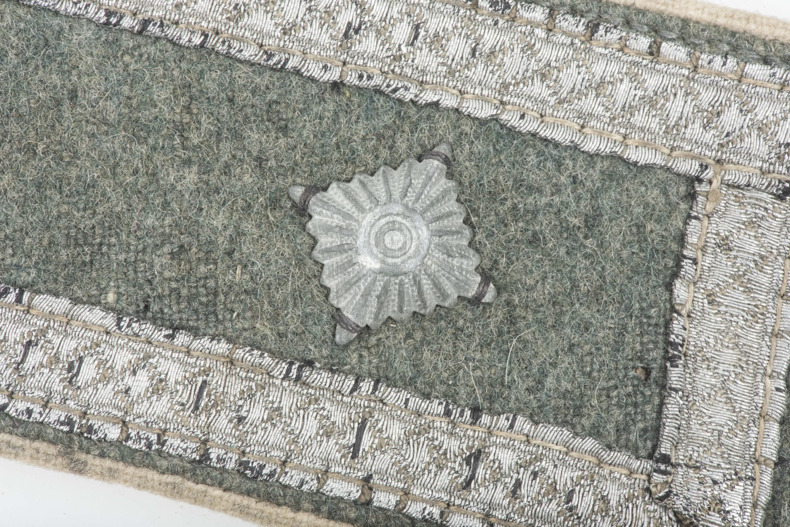 Single Heer NCO shoulderstrap for a Feldwebel der Infanterie — image 2