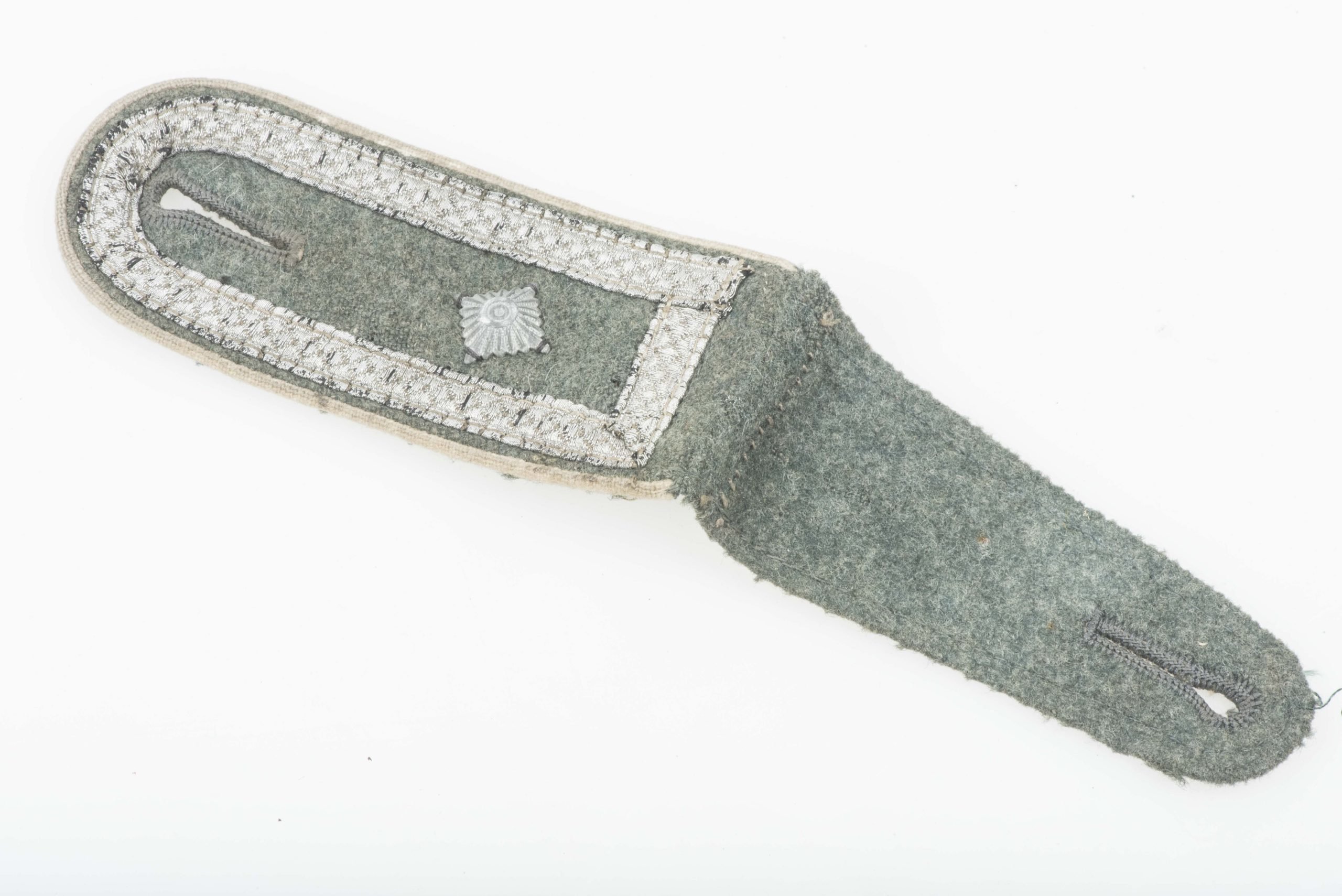 Single Heer NCO shoulderstrap for a Feldwebel der Infanterie — image 3