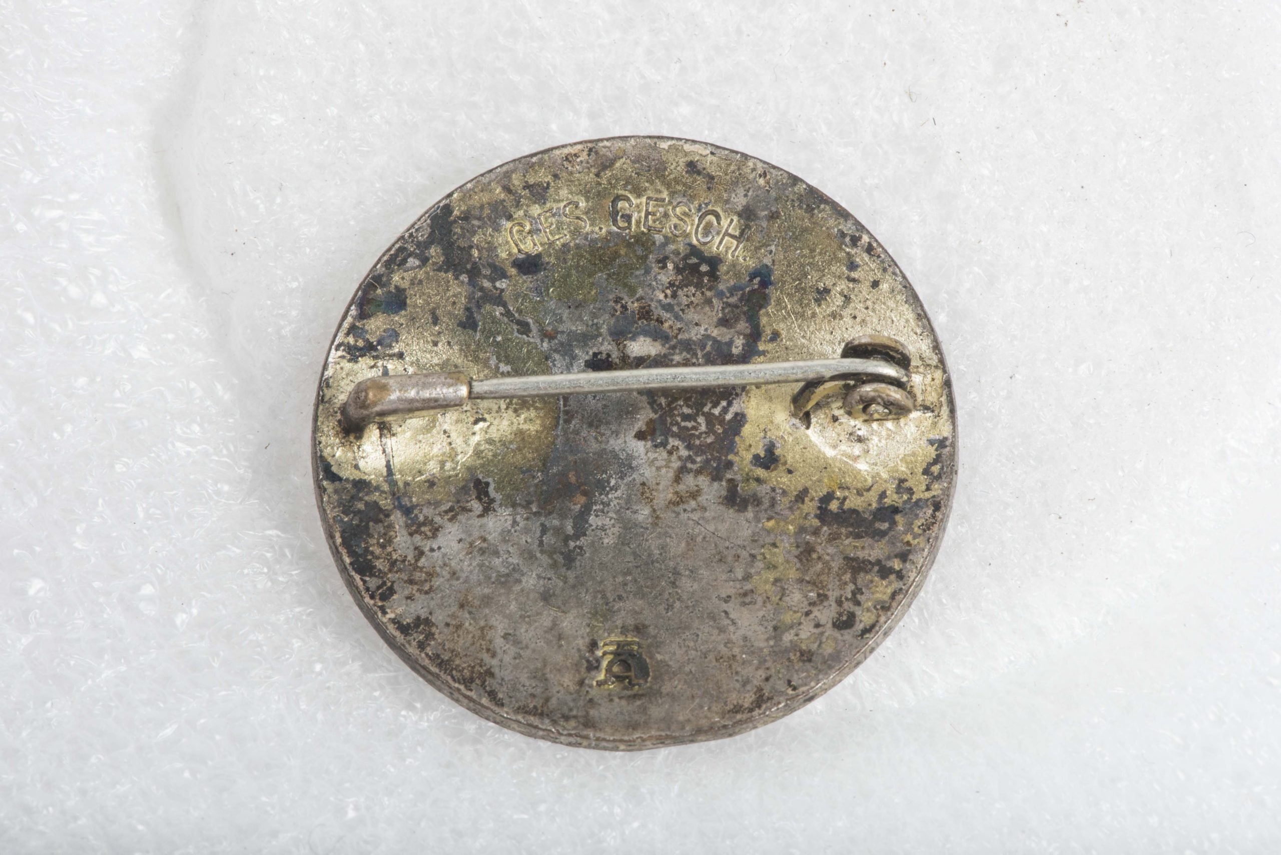 Deutsches Rotes Kreuz Helferin brooch marked HA — image 2