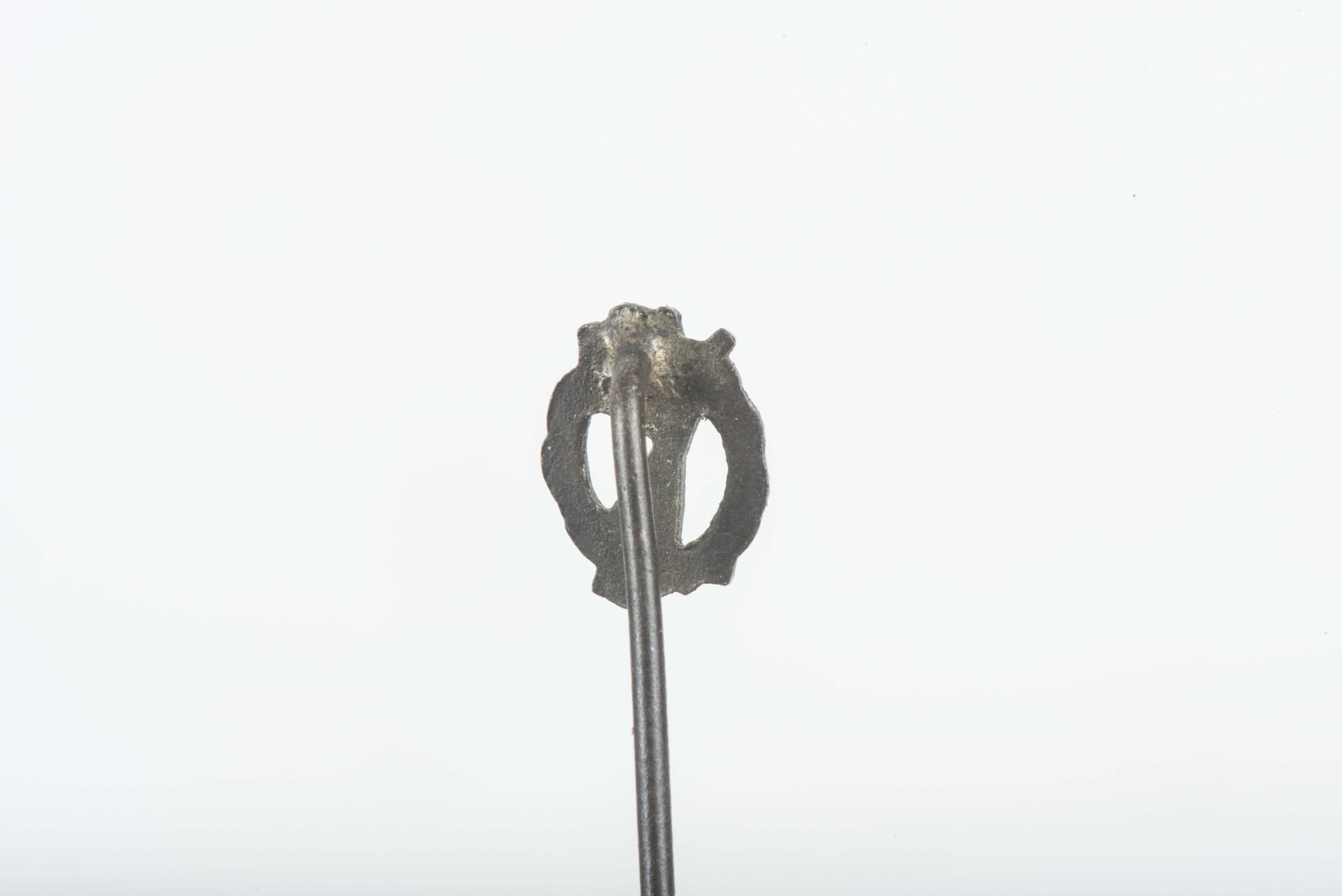 Miniature infantry assault badge pin — image 3
