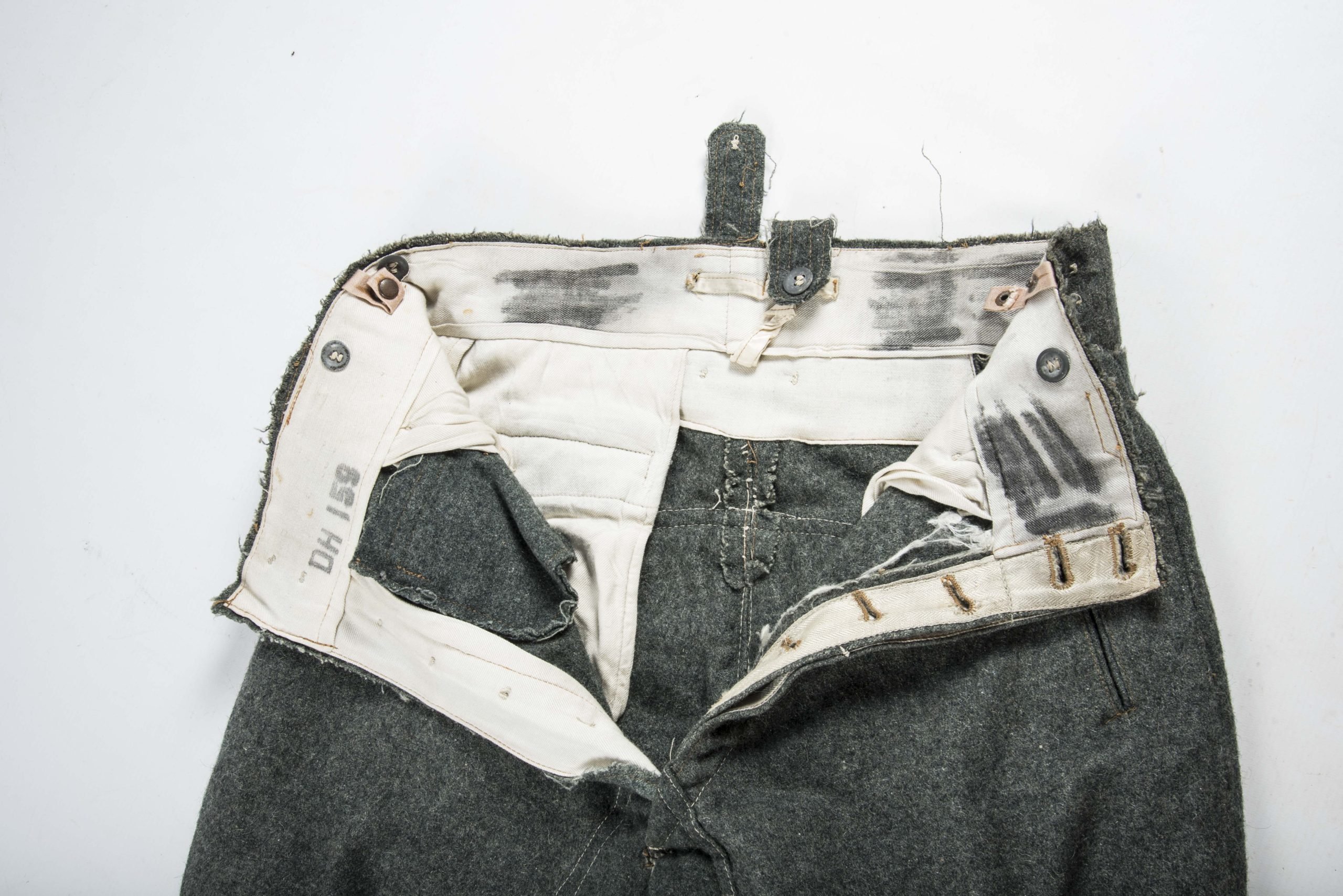 Rare Waffen-SS issue EM/NCO M43 riding breeches — image 10