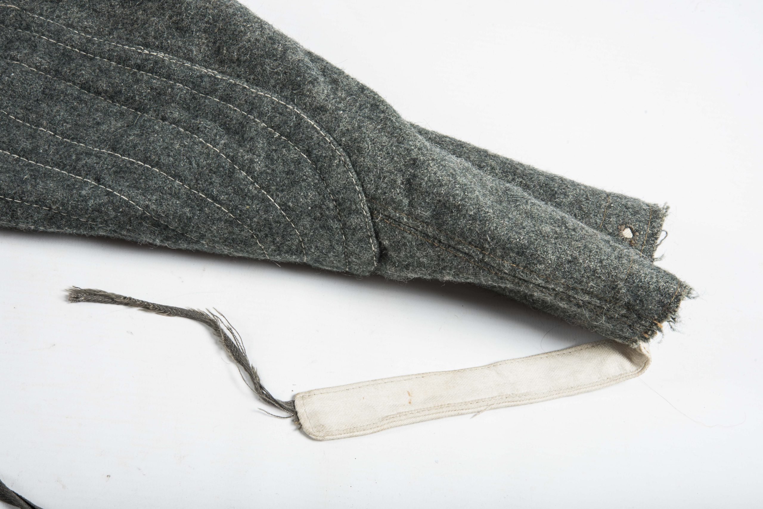 Rare Waffen-SS issue EM/NCO M43 riding breeches — image 4