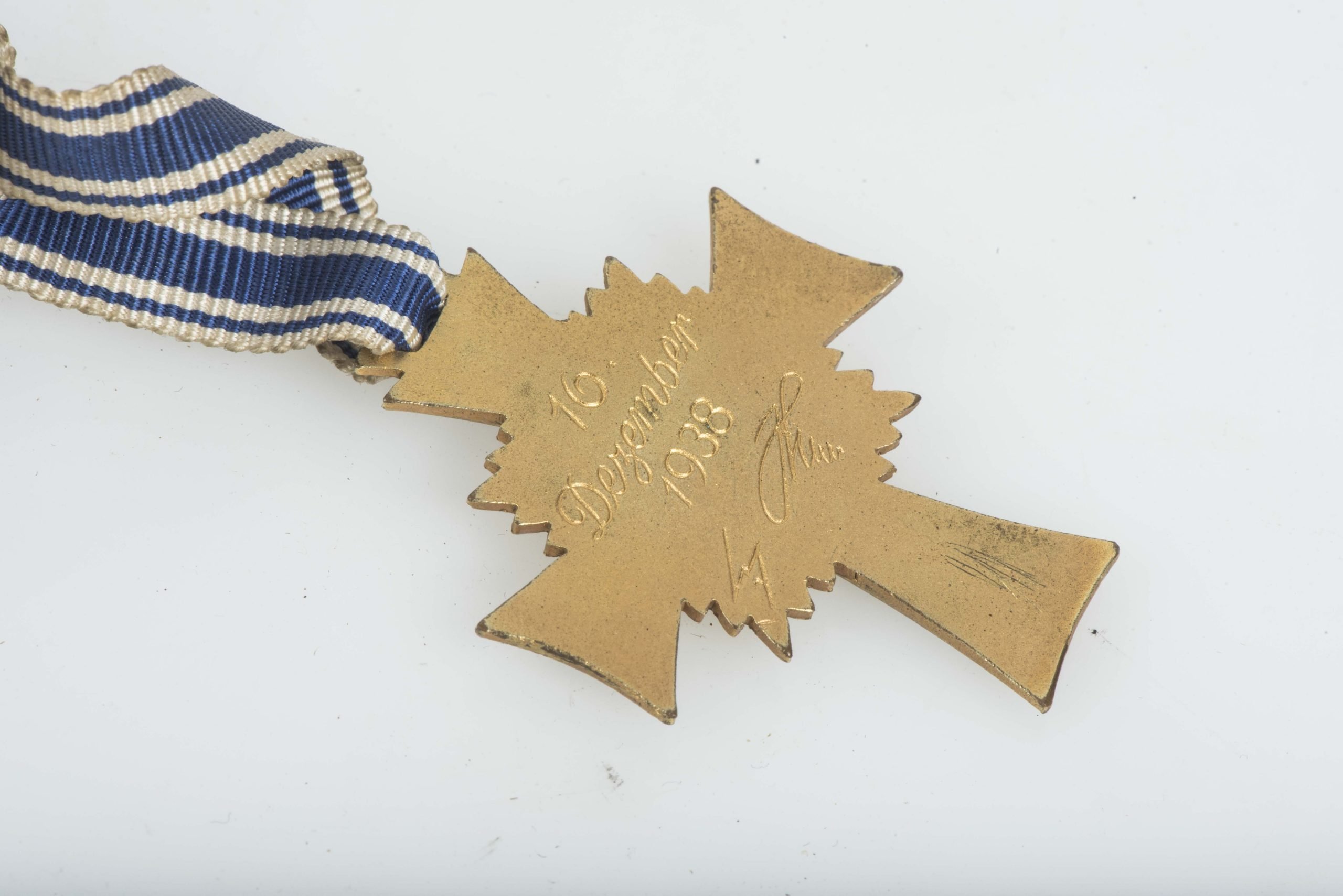 Mother cross in gold in original case by Liefergemeinschaft Phorzheimer Innungen — image 3