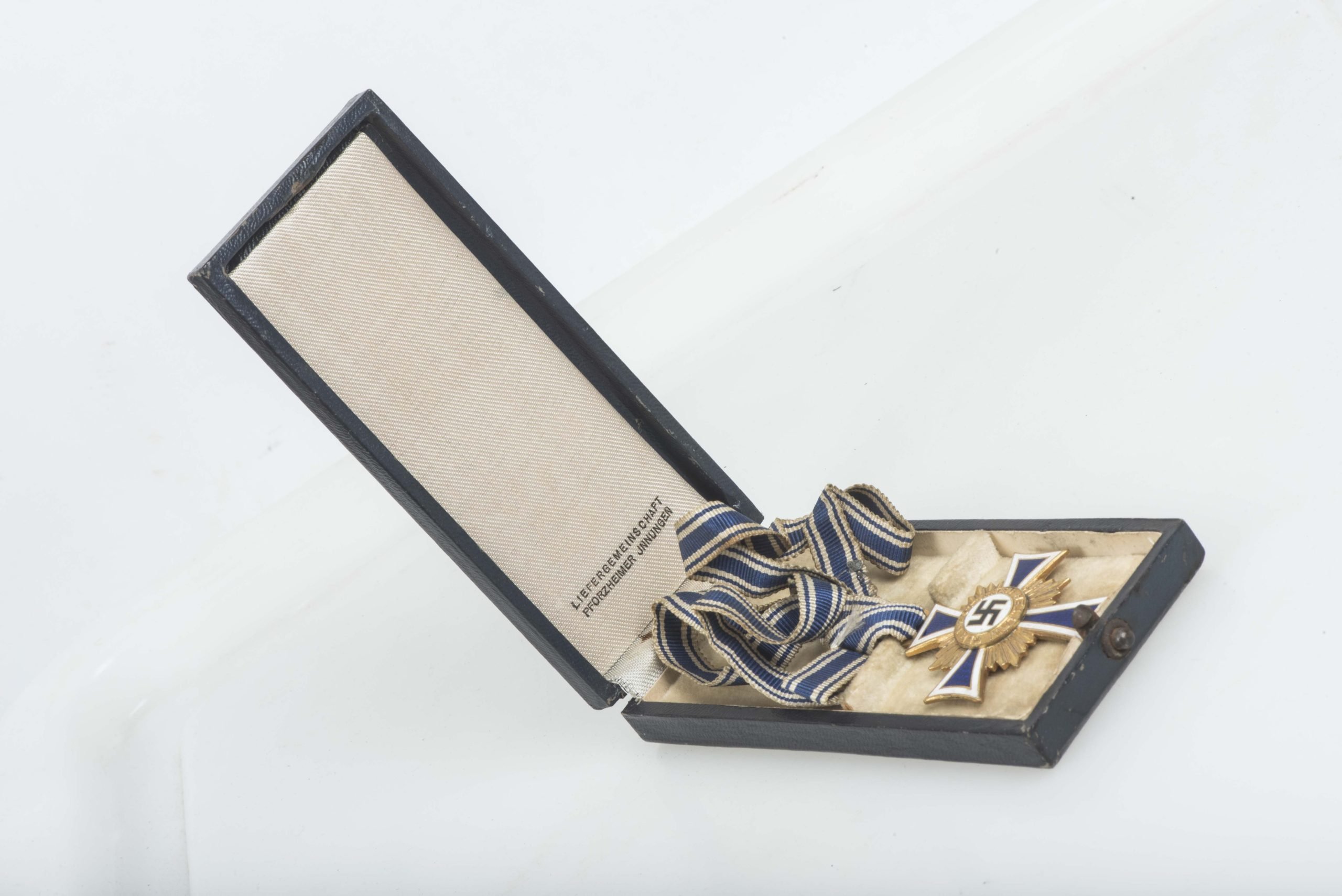 Mother cross in gold in original case by Liefergemeinschaft Phorzheimer Innungen — image 6