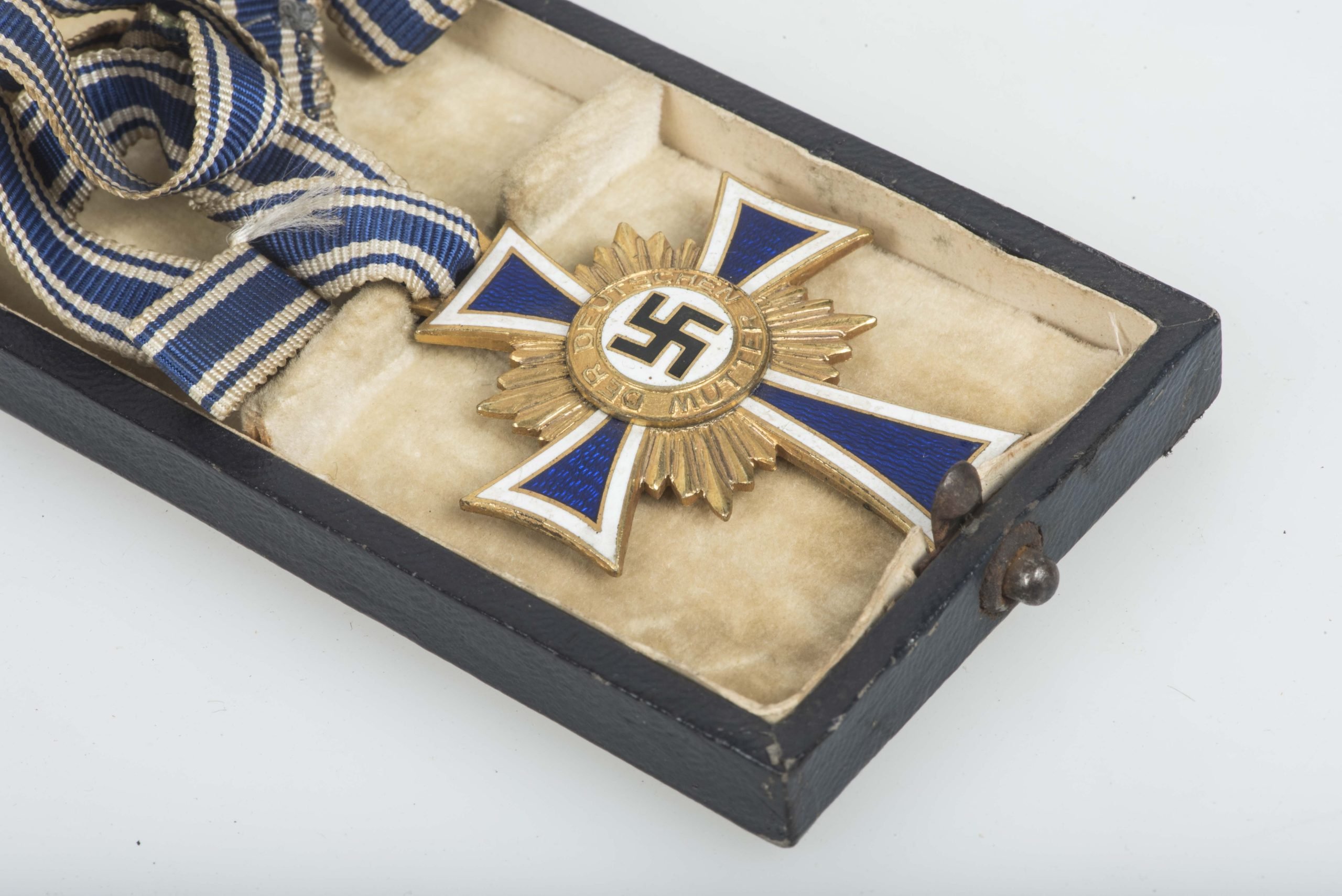 Mother cross in gold in original case by Liefergemeinschaft Phorzheimer Innungen — image 8