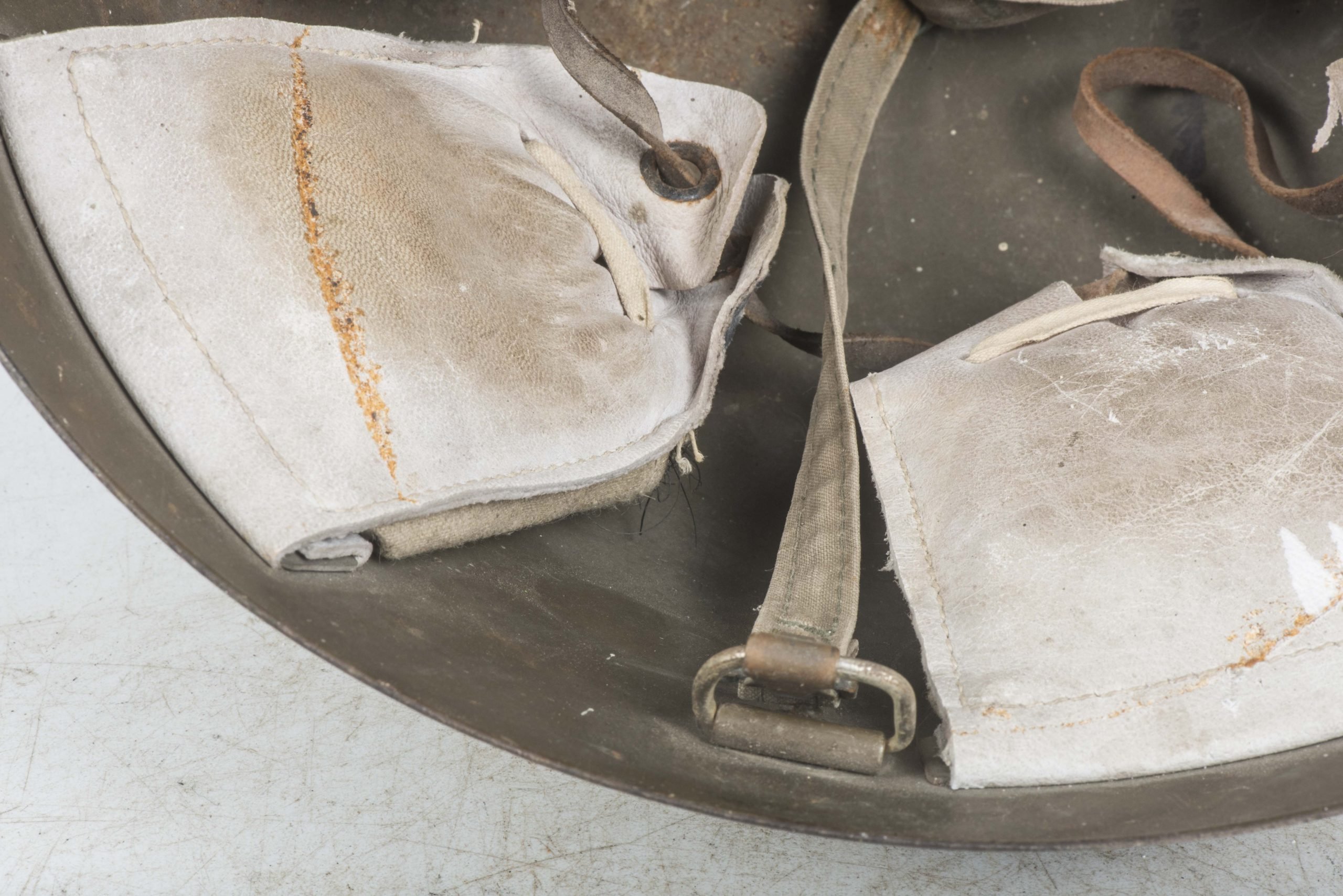 Czech reissued Luftschutz helmet — image 10