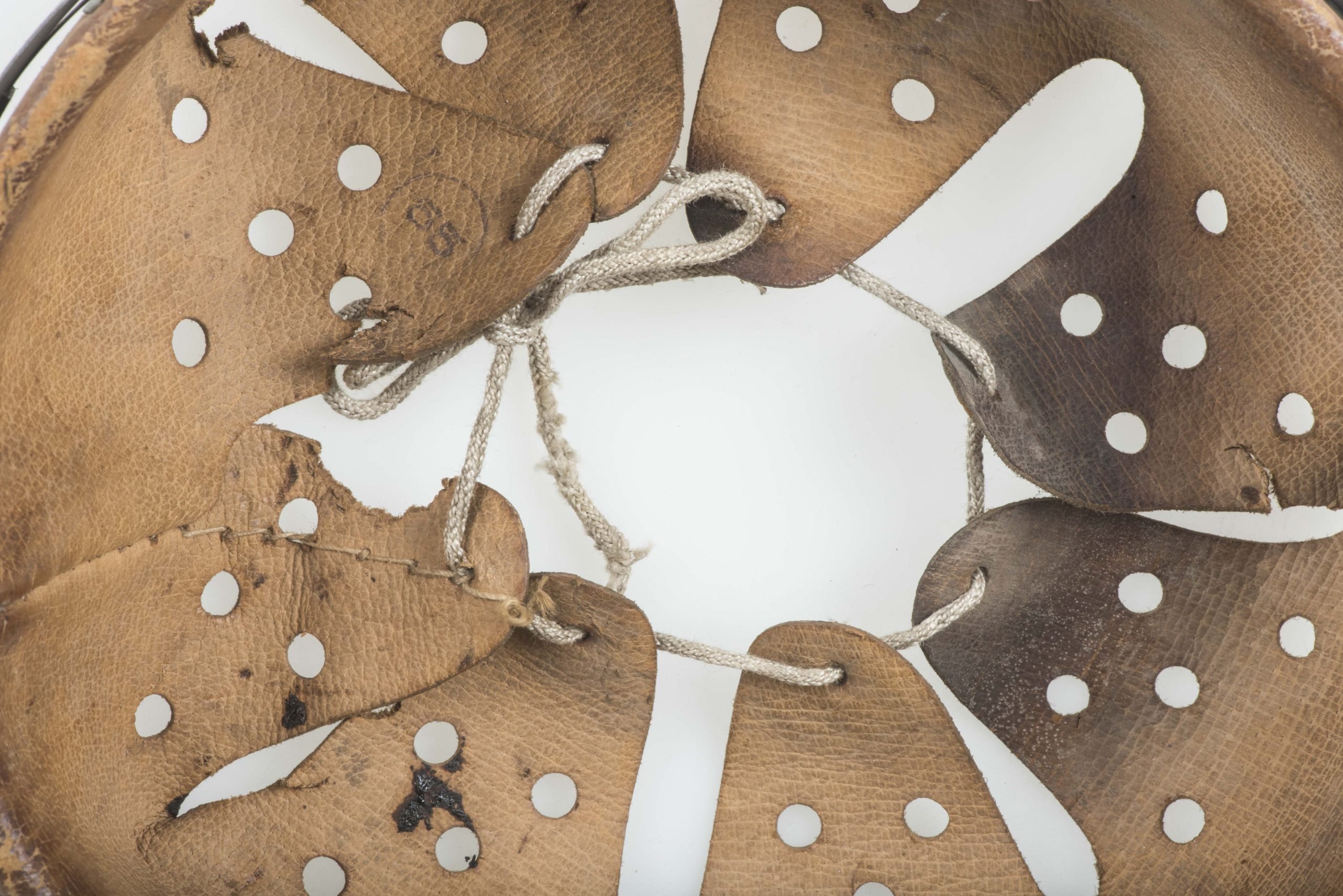 German helmet liner marked RBNr. 0/0471/0048 1943 size 62/55 — image 2