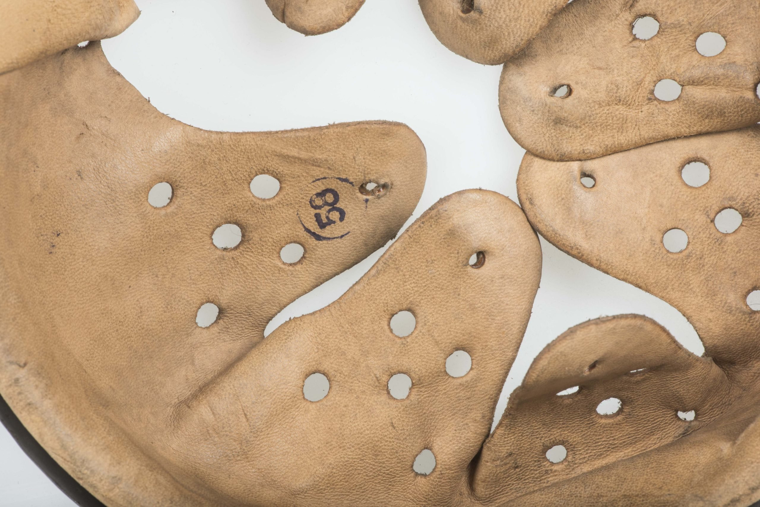 German helmet liner marked RBNr. 0/0256/0038 1943 size 66/58 — image 2