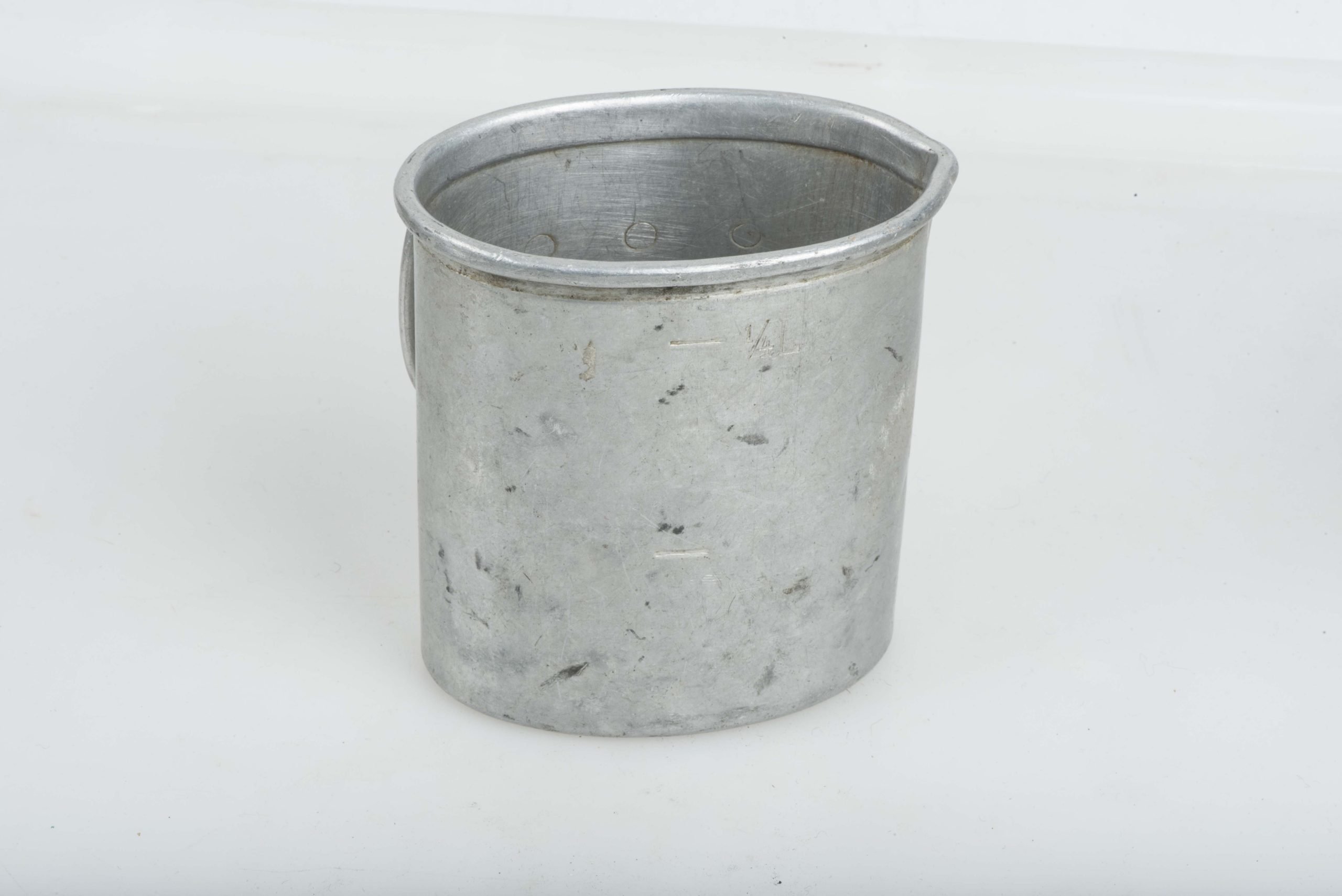Aluminium canteen cup marked fss 37 — image 3