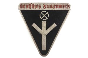 Deutsches Frauenwerk badge marked RZM M1/34