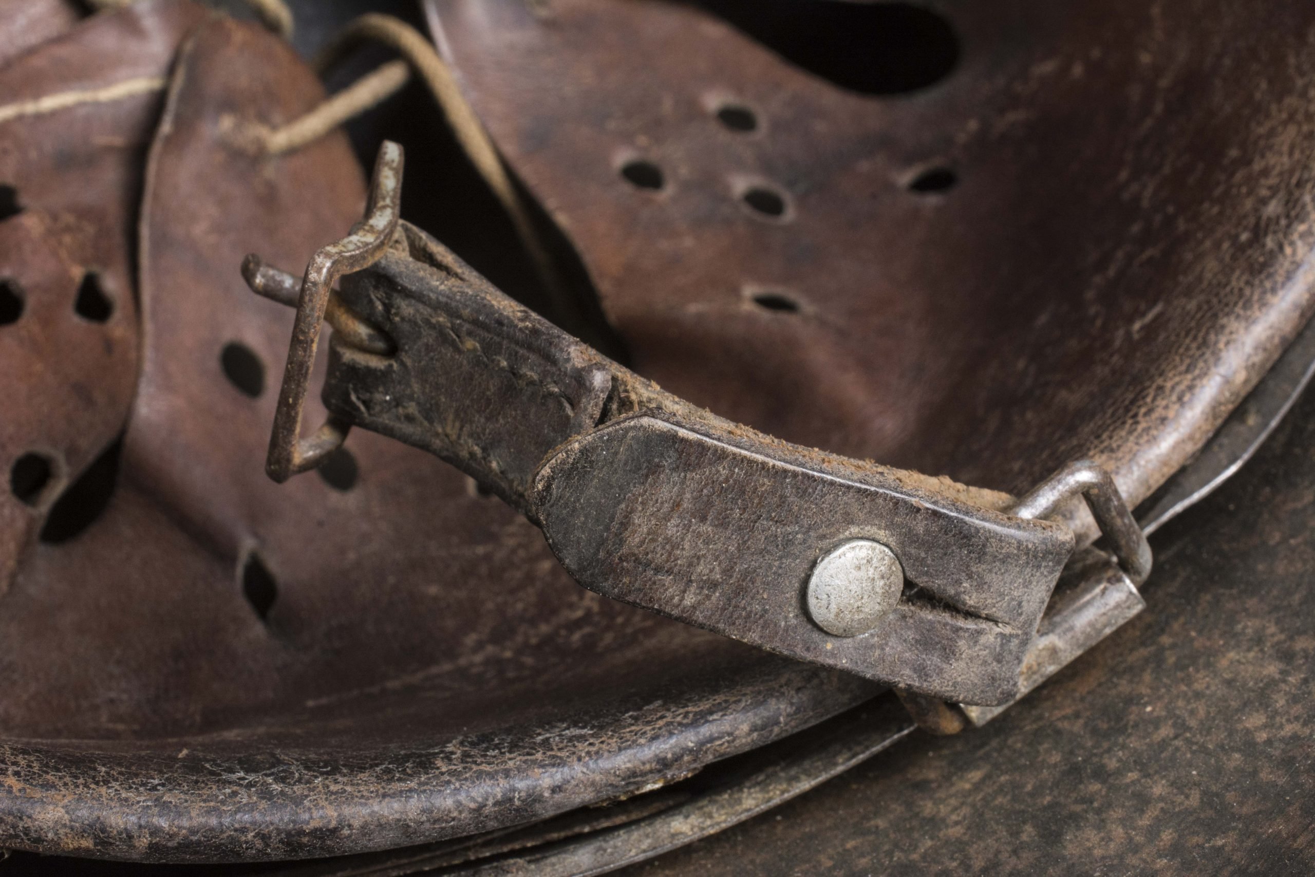 EF64 M42 Waffen-SS single decal helmet — image 15