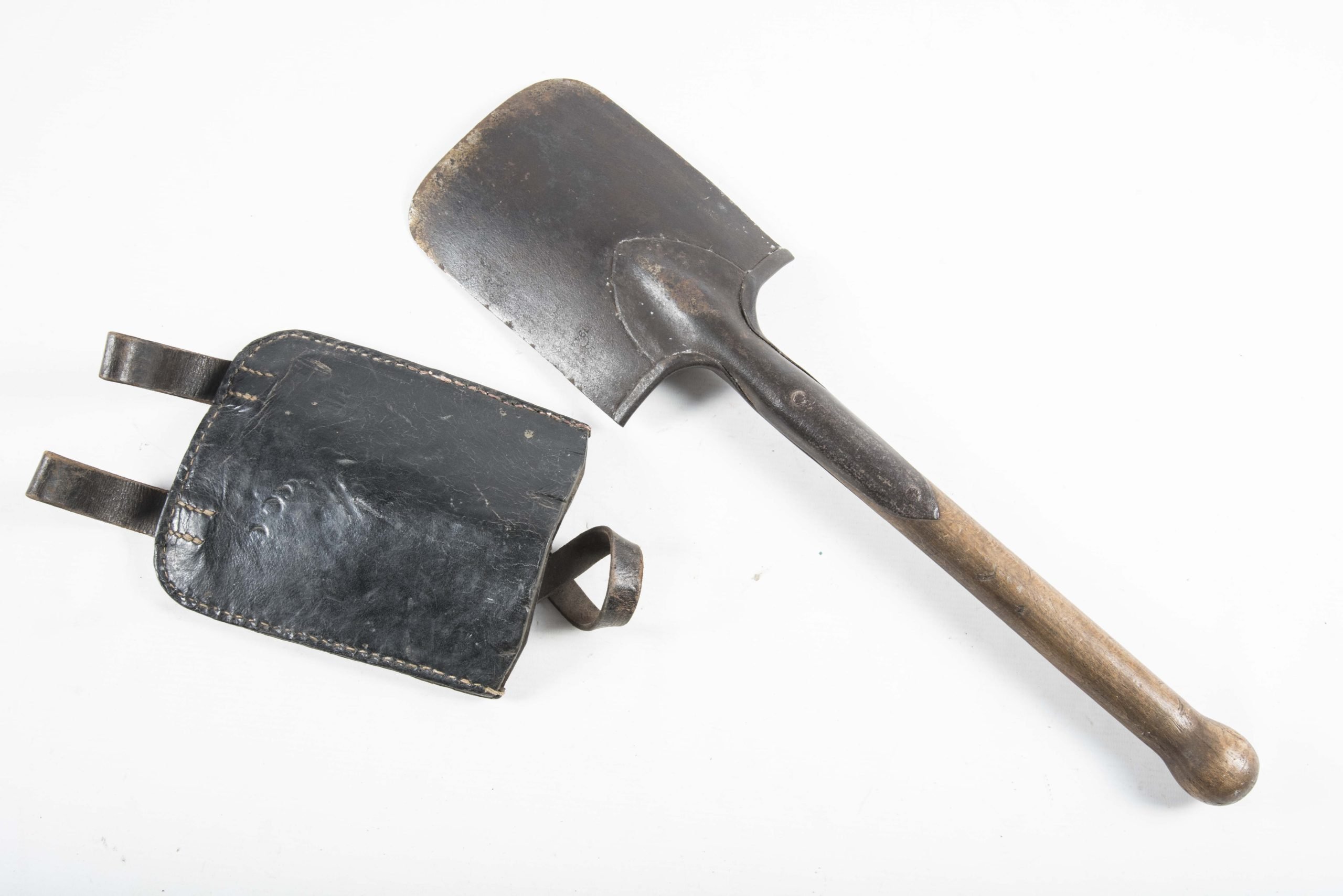 Straight E-tool dated 1944 with carrier marked EUE/42 — image 2