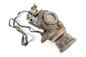 Imperial German M1915 leather gasmask with filter