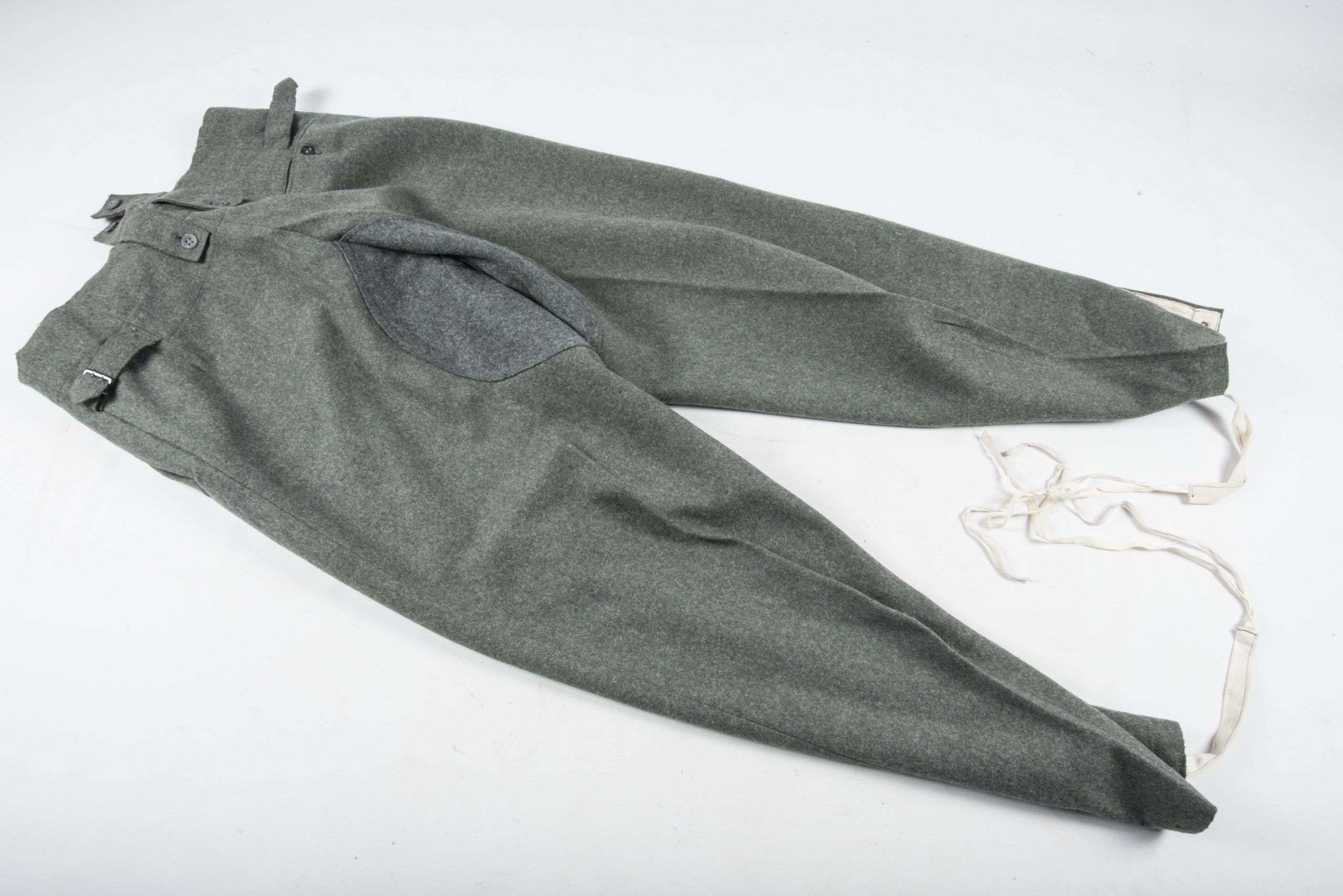 Unissued Waffen-SS M43 Keilhosen marked 117 — image 14