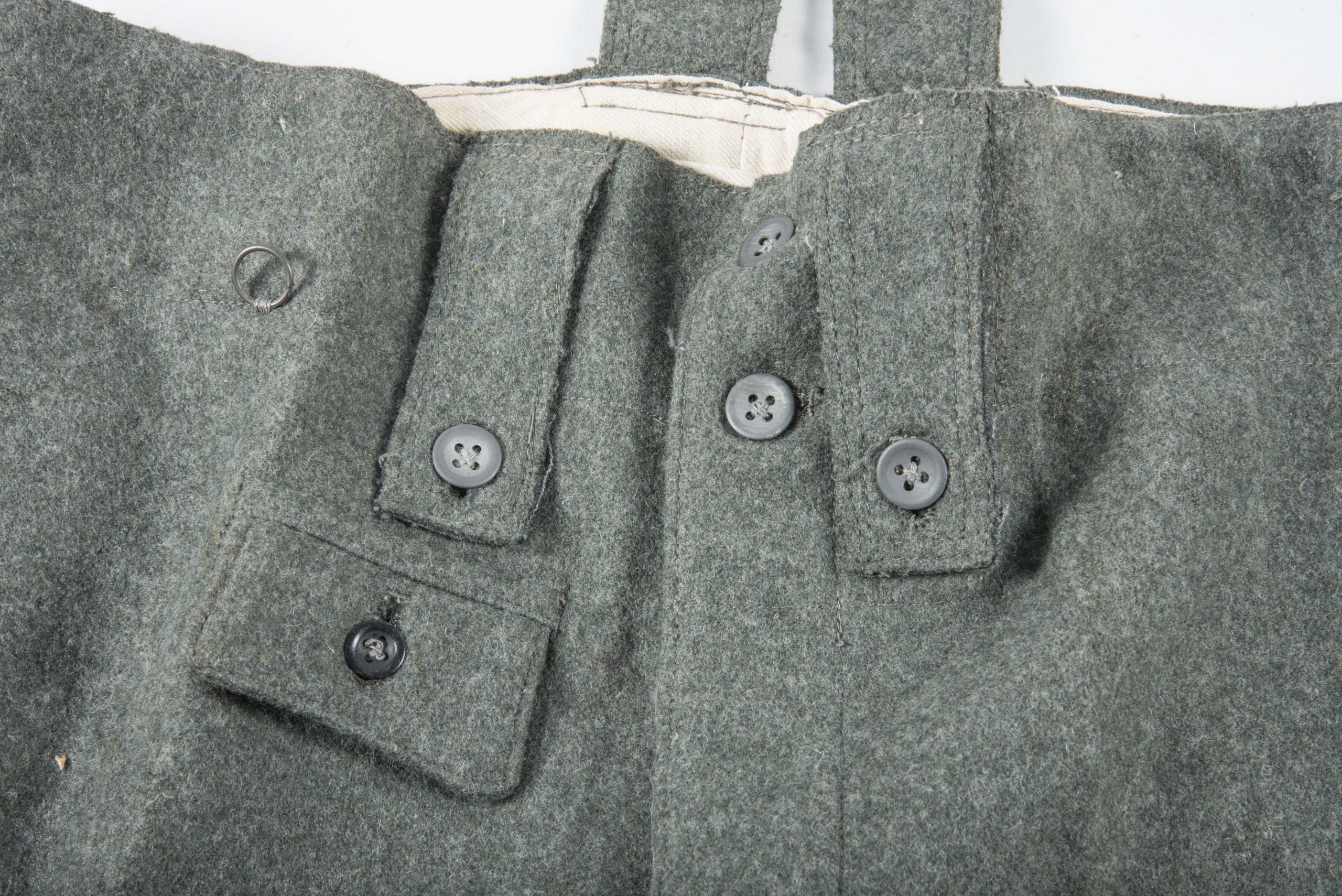Unissued Waffen-SS M43 Keilhosen marked 117 — image 9