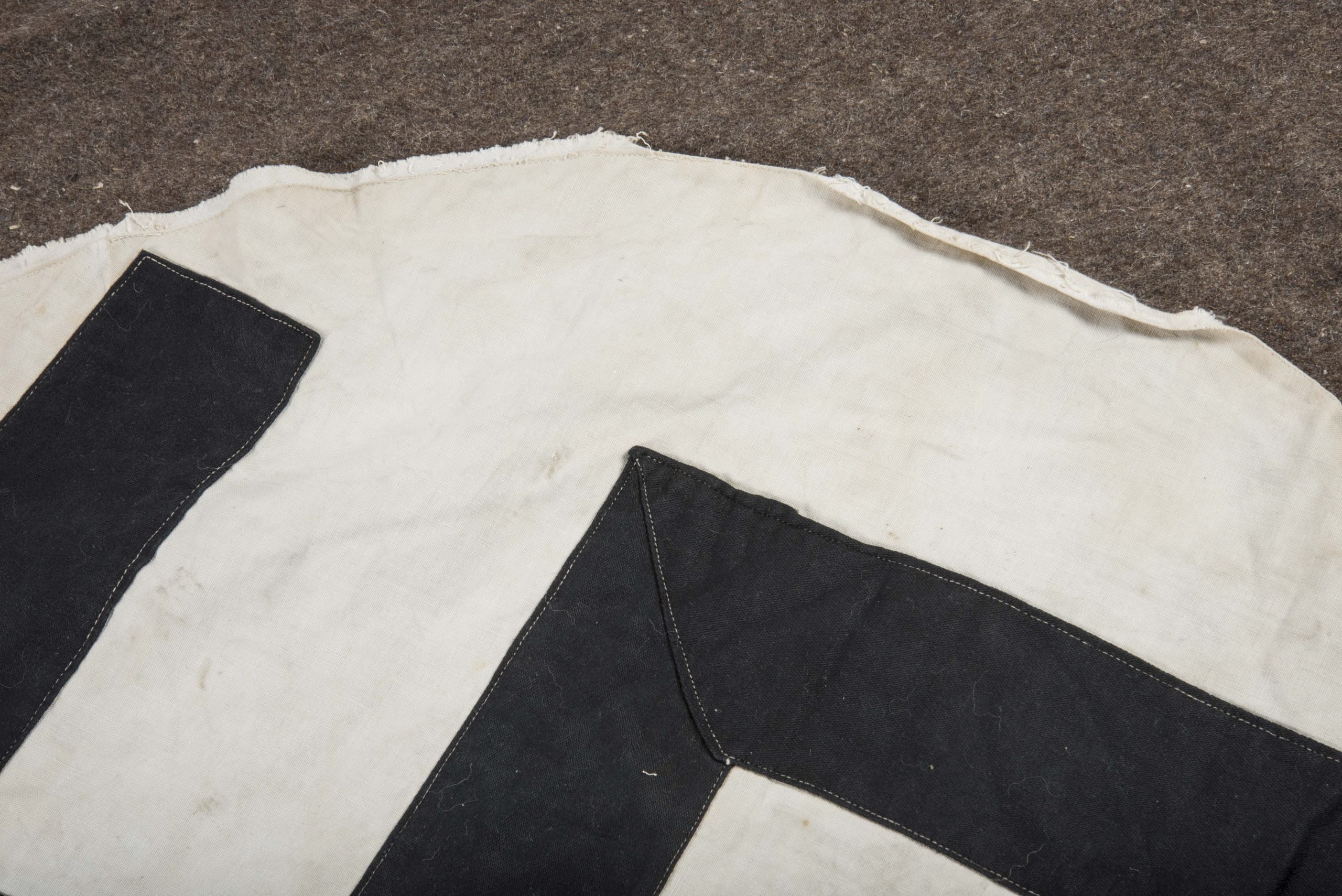 German flag center roundel size 75 cm — image 4