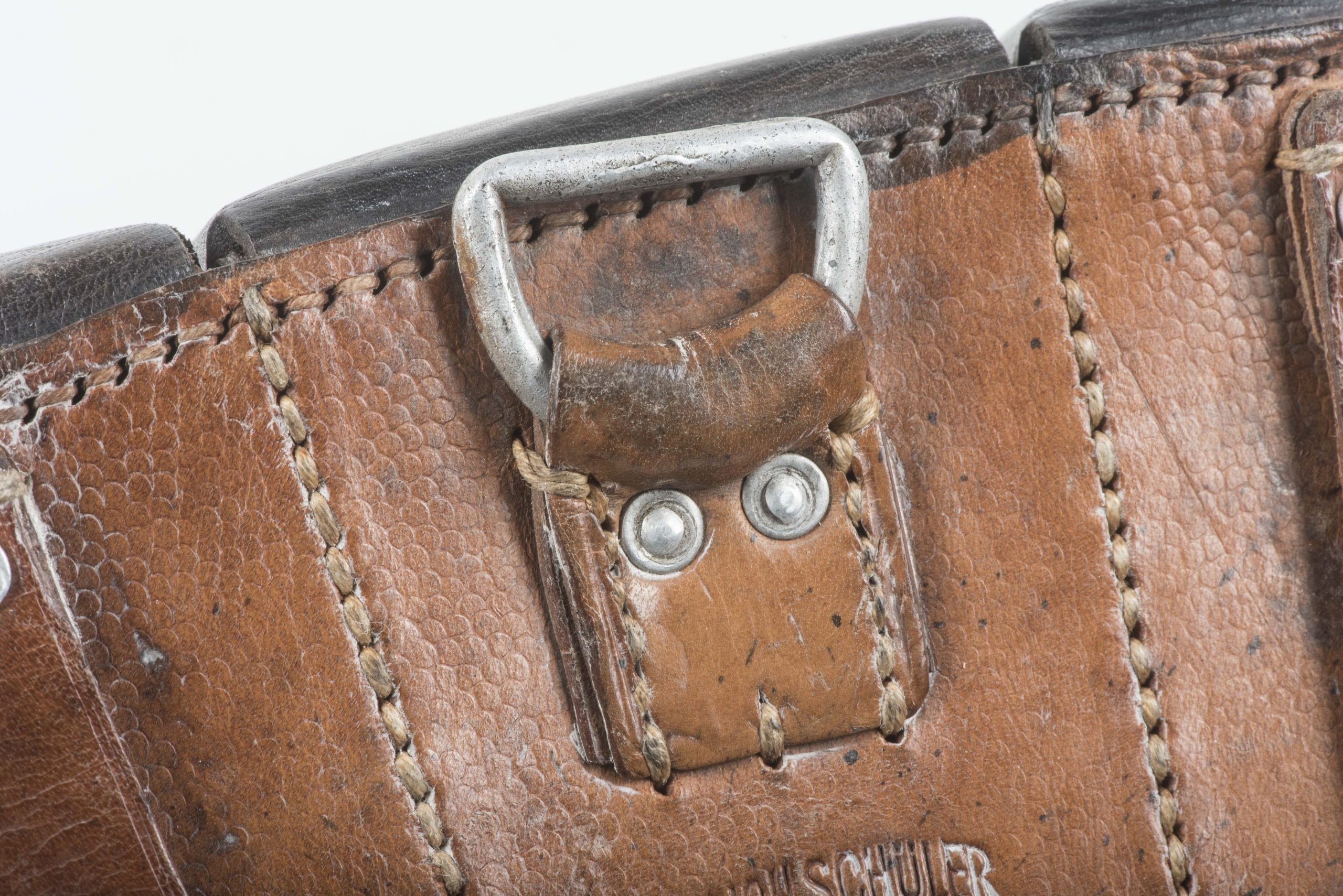 K98 ammunition pouch marked Erich Schüler, Hamburg 1937 — image 5