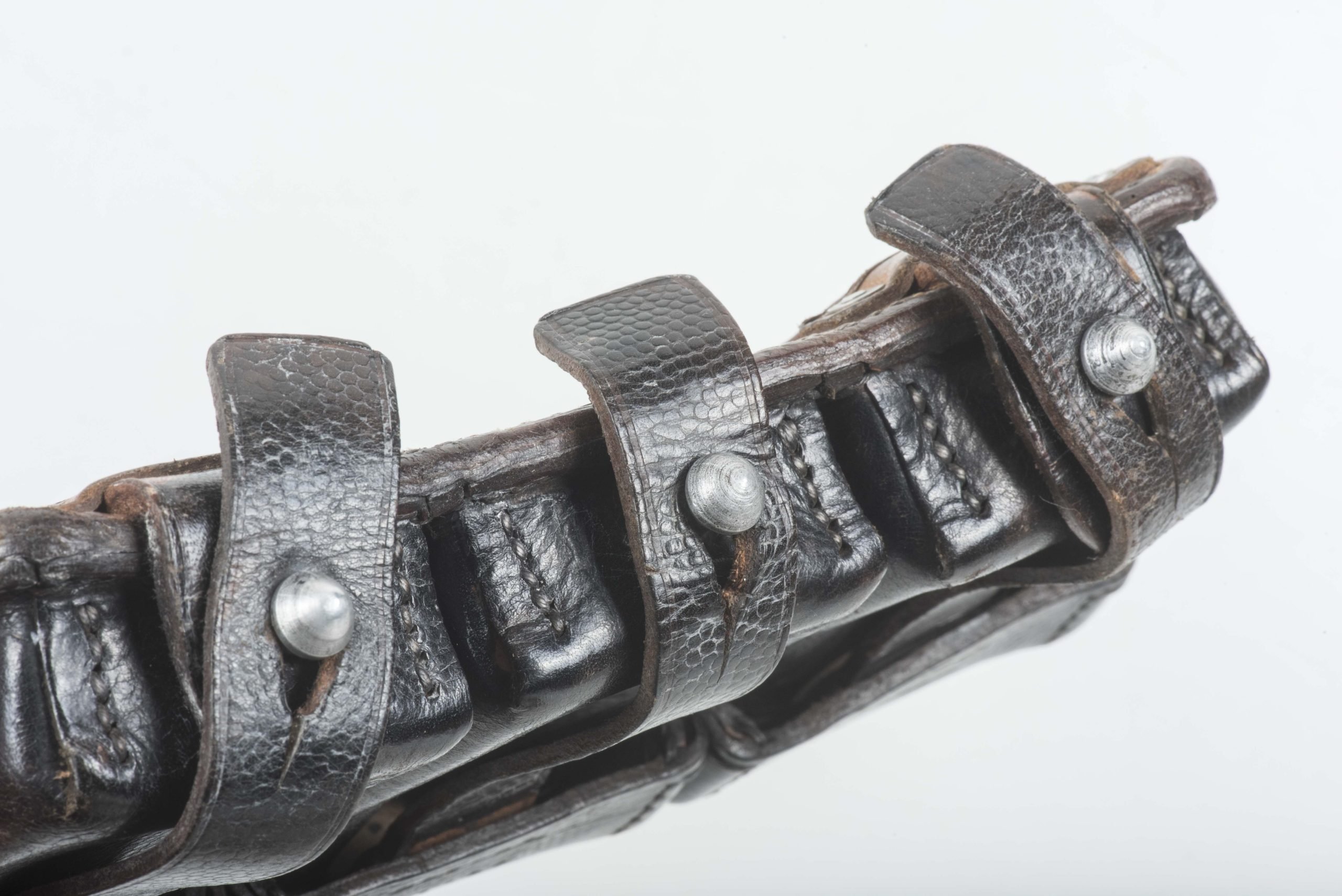 K98 ammunition pouch marked Erich Schüler, Hamburg 1937 — image 7