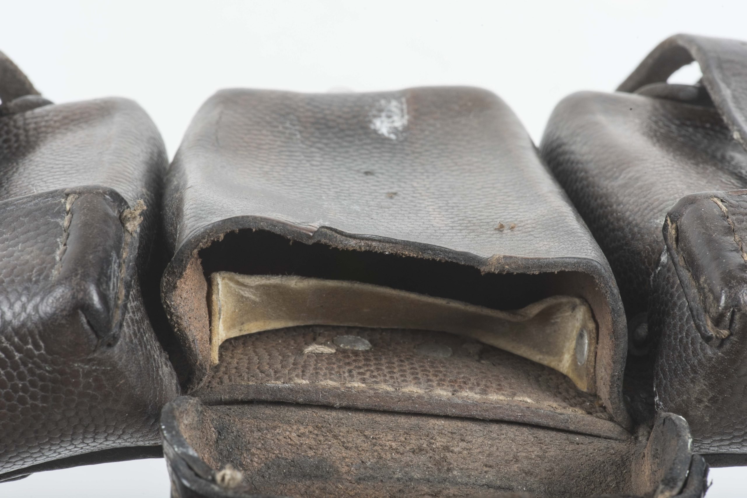 K98 ammunition pouch marked Carl Ackva Lederfabrik, Bad Kreuznach 1937 — image 2