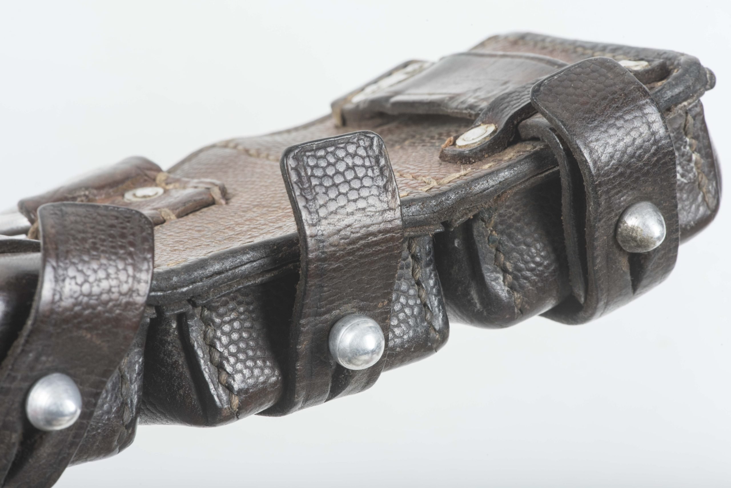 K98 ammunition pouch marked Carl Ackva Lederfabrik, Bad Kreuznach 1937 — image 5