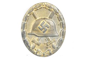 Wound badge in gold marked 100