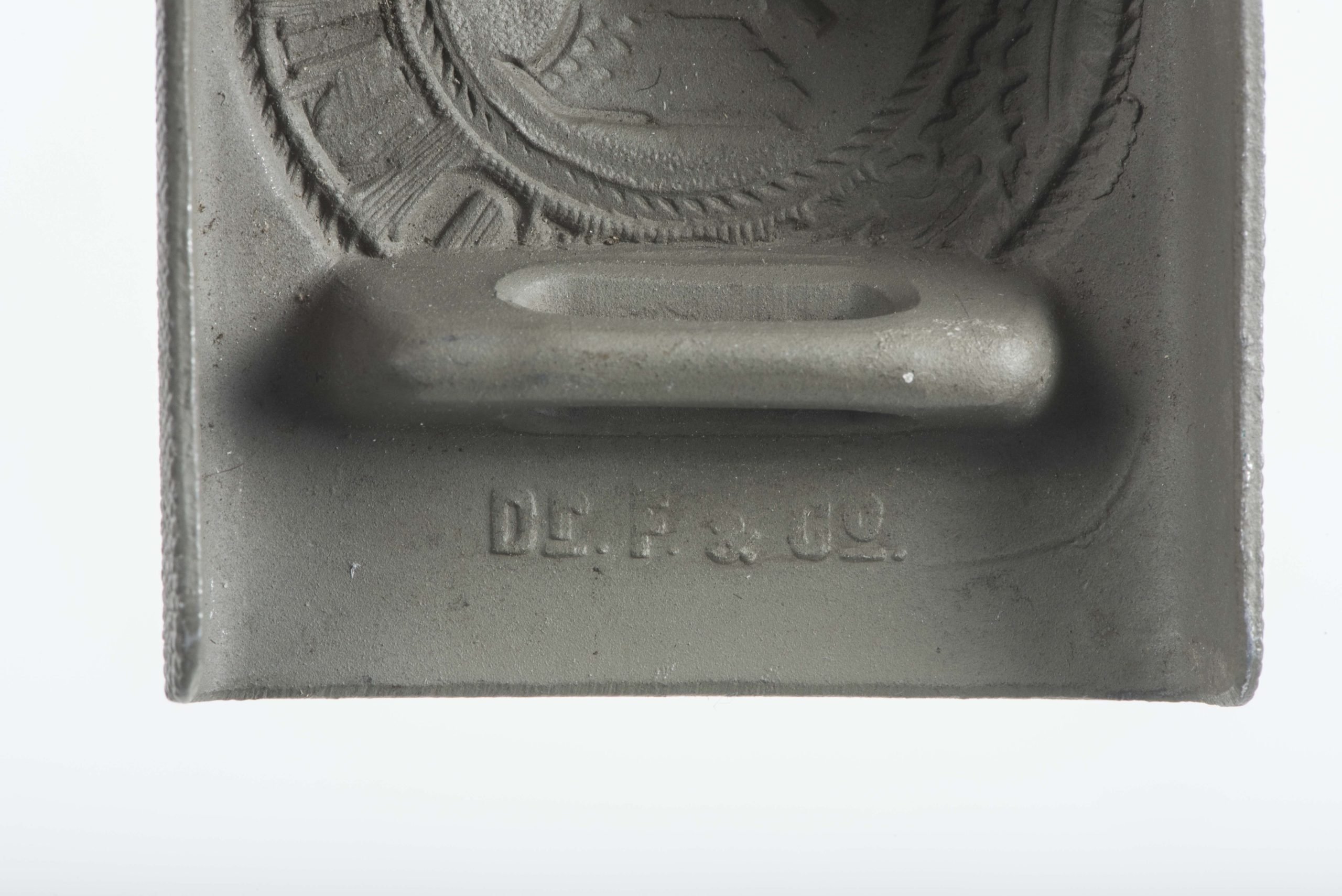 Rare unissued aluminium Heer belt buckle marked Dr. F. & Co. — image 3