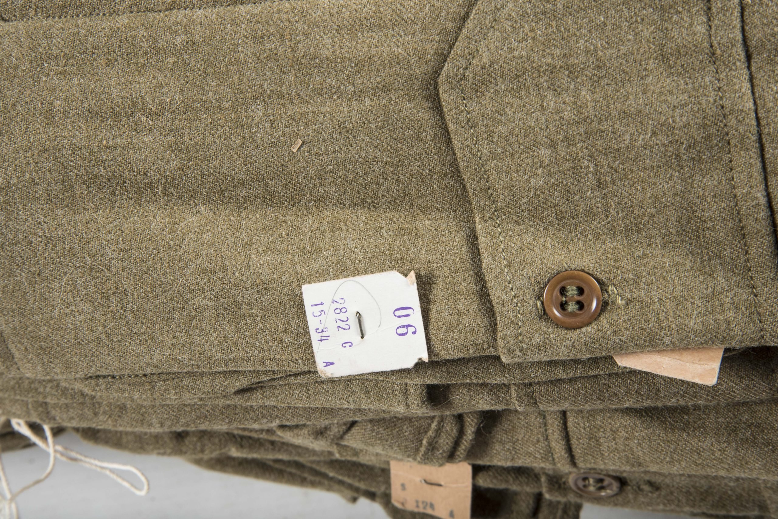 Unissued Quartermaster bundle of 10 US Wool shirts with cutter tags size 15×34 — image 8